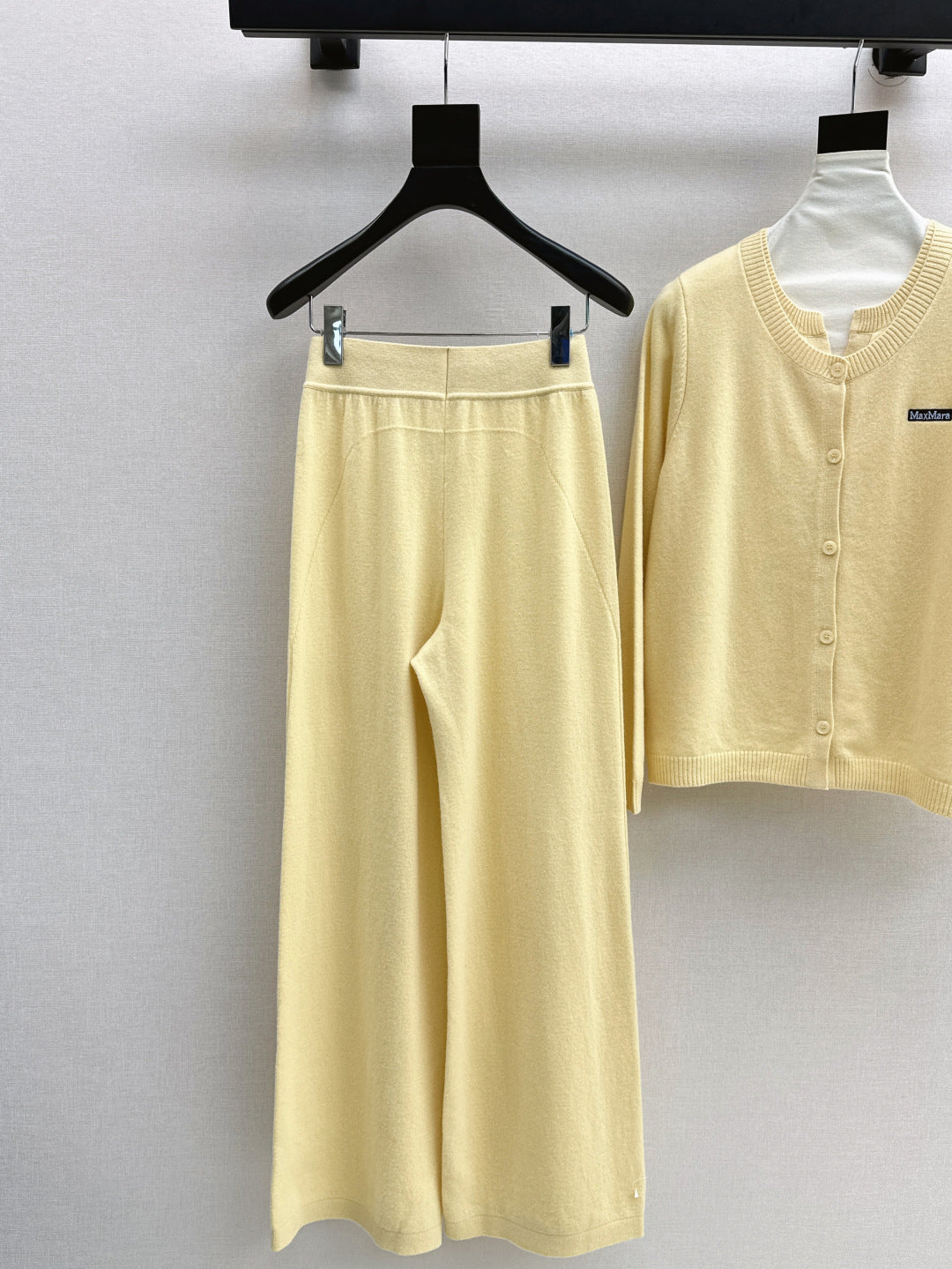 Max 25fw knitted suit
