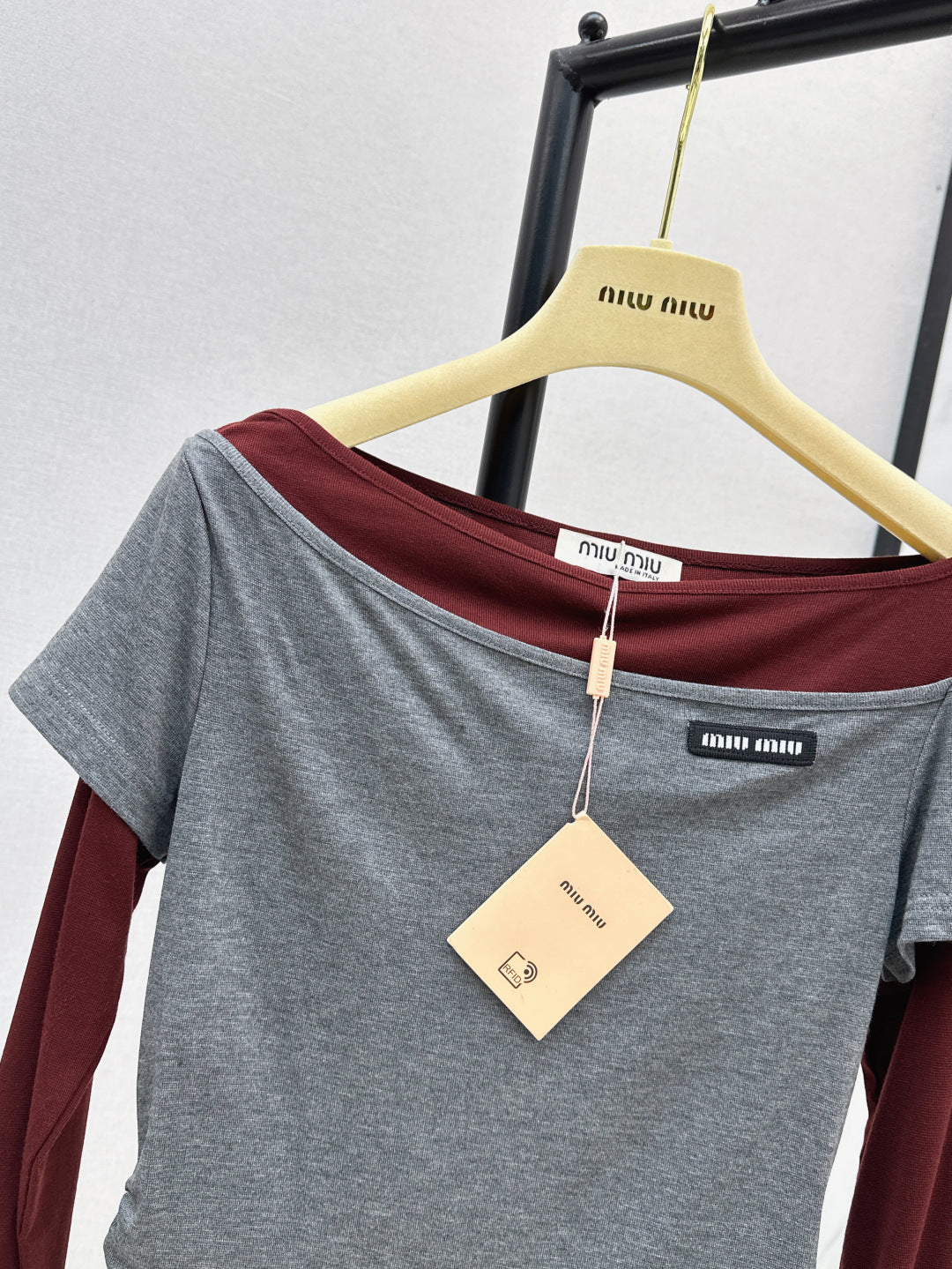 Miu 25fw off-shoulder shirt