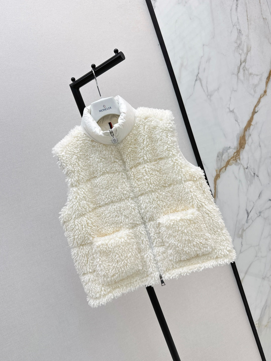 Monc 25fw down vest