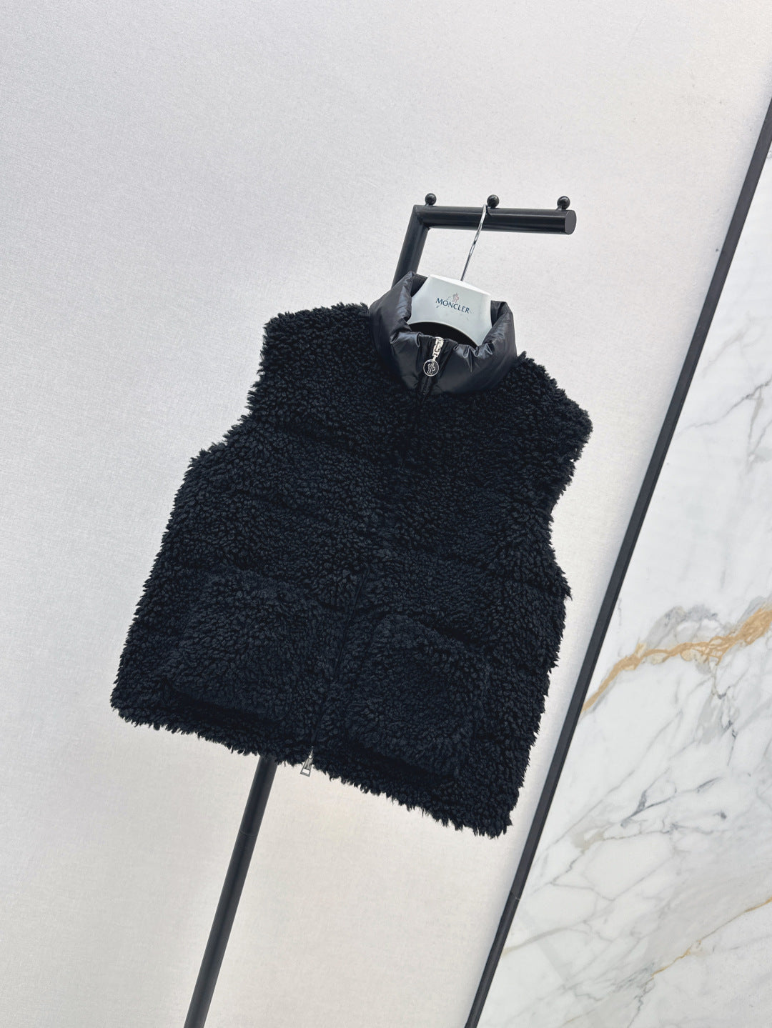 Monc 25fw down vest