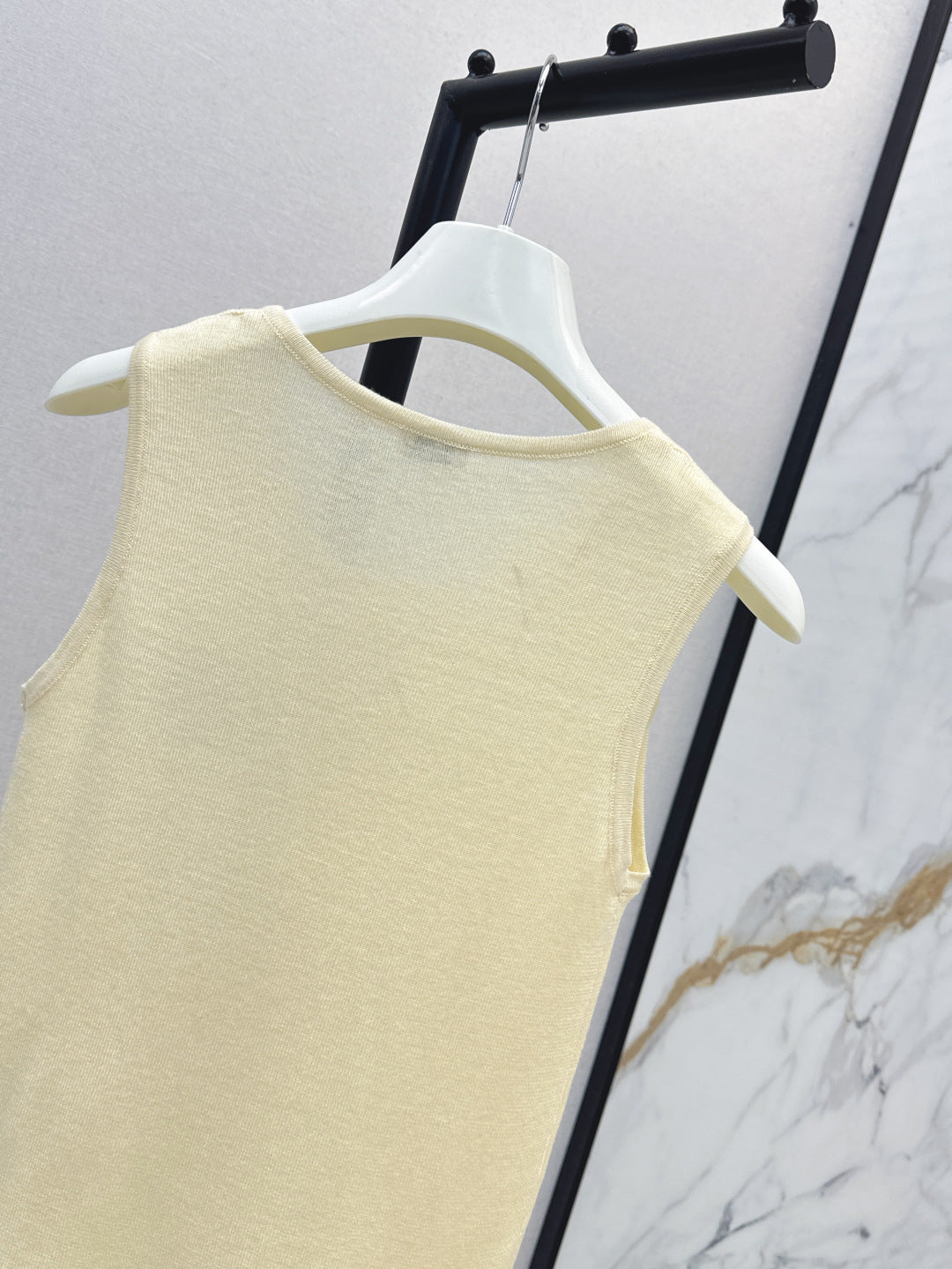 Loe 25fw knitted vest