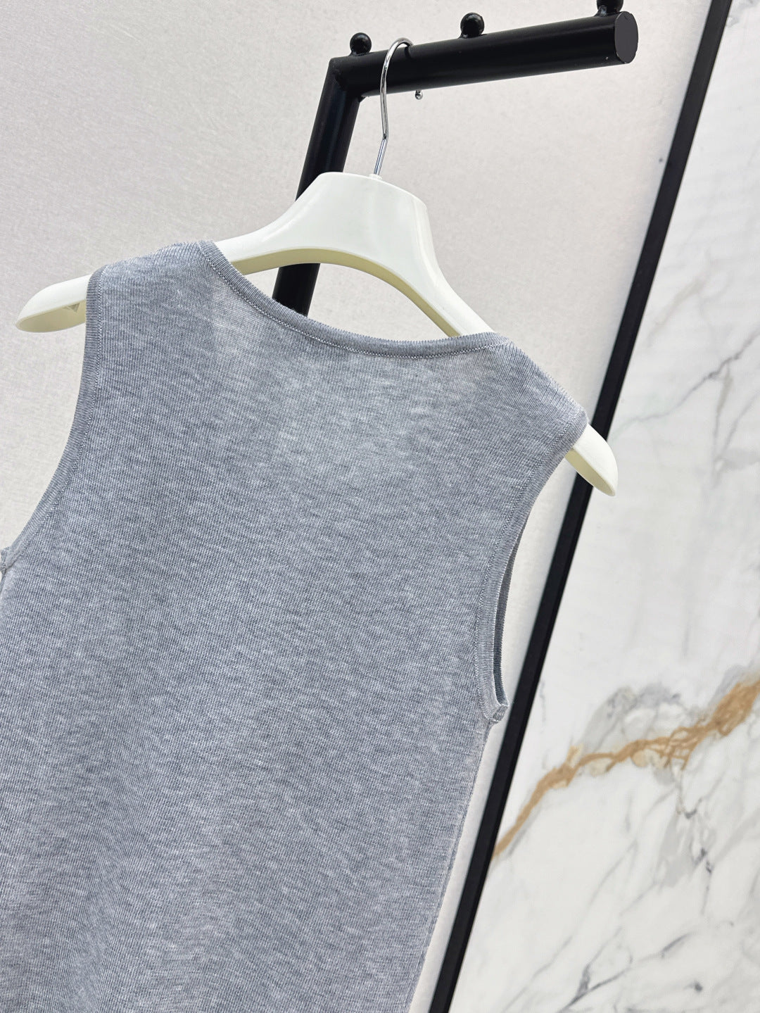 Loe 25fw knitted vest