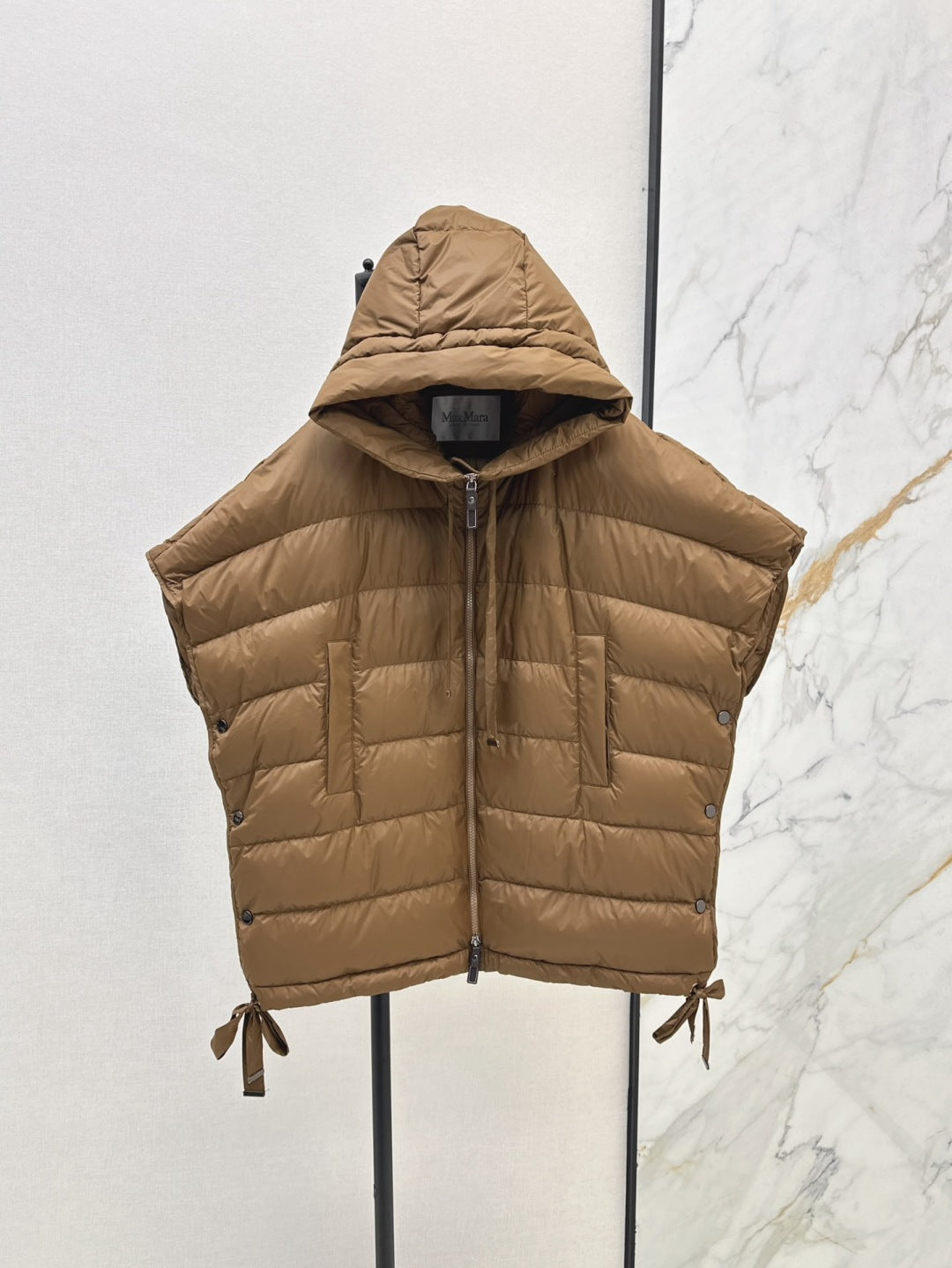 Max 25fw sleeveless down jacket