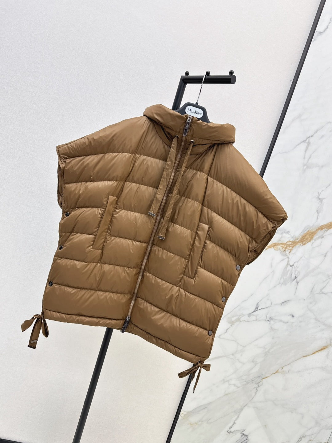 Max 25fw sleeveless down jacket