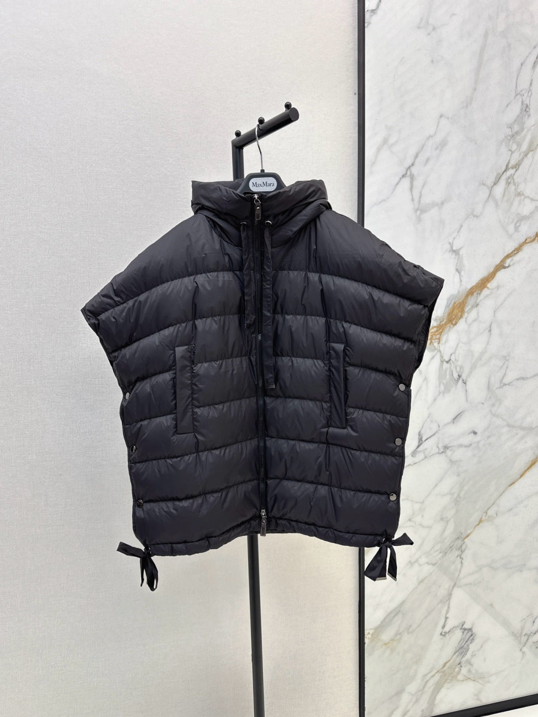 Max 25fw sleeveless down jacket