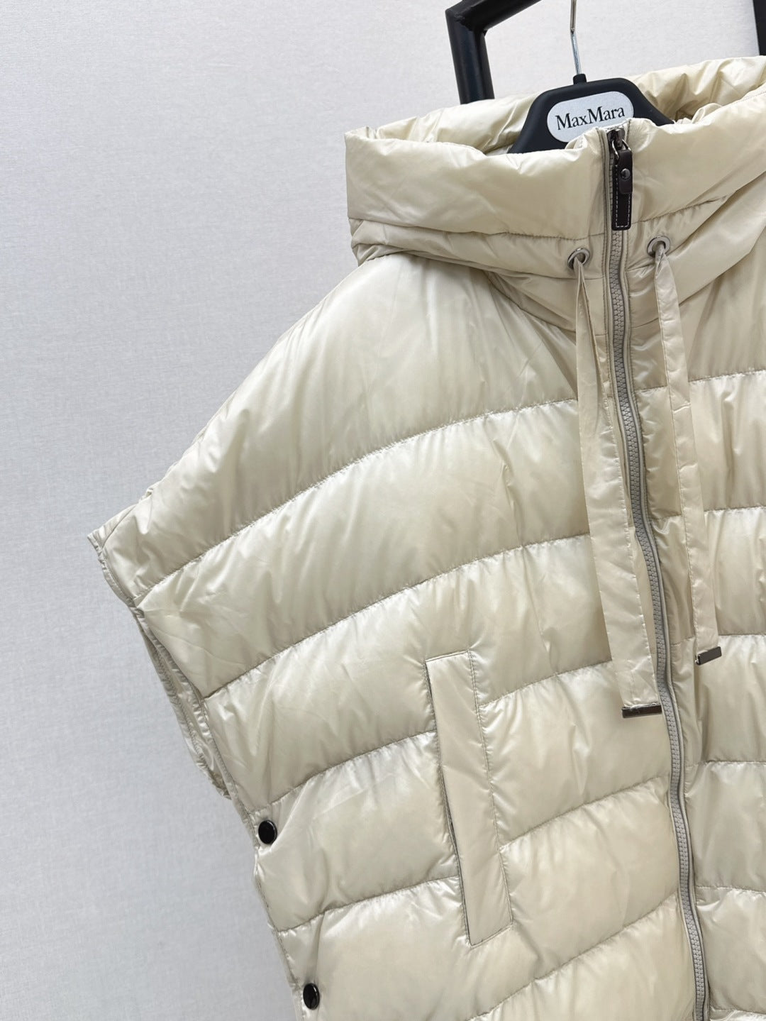 Max 25fw sleeveless down jacket
