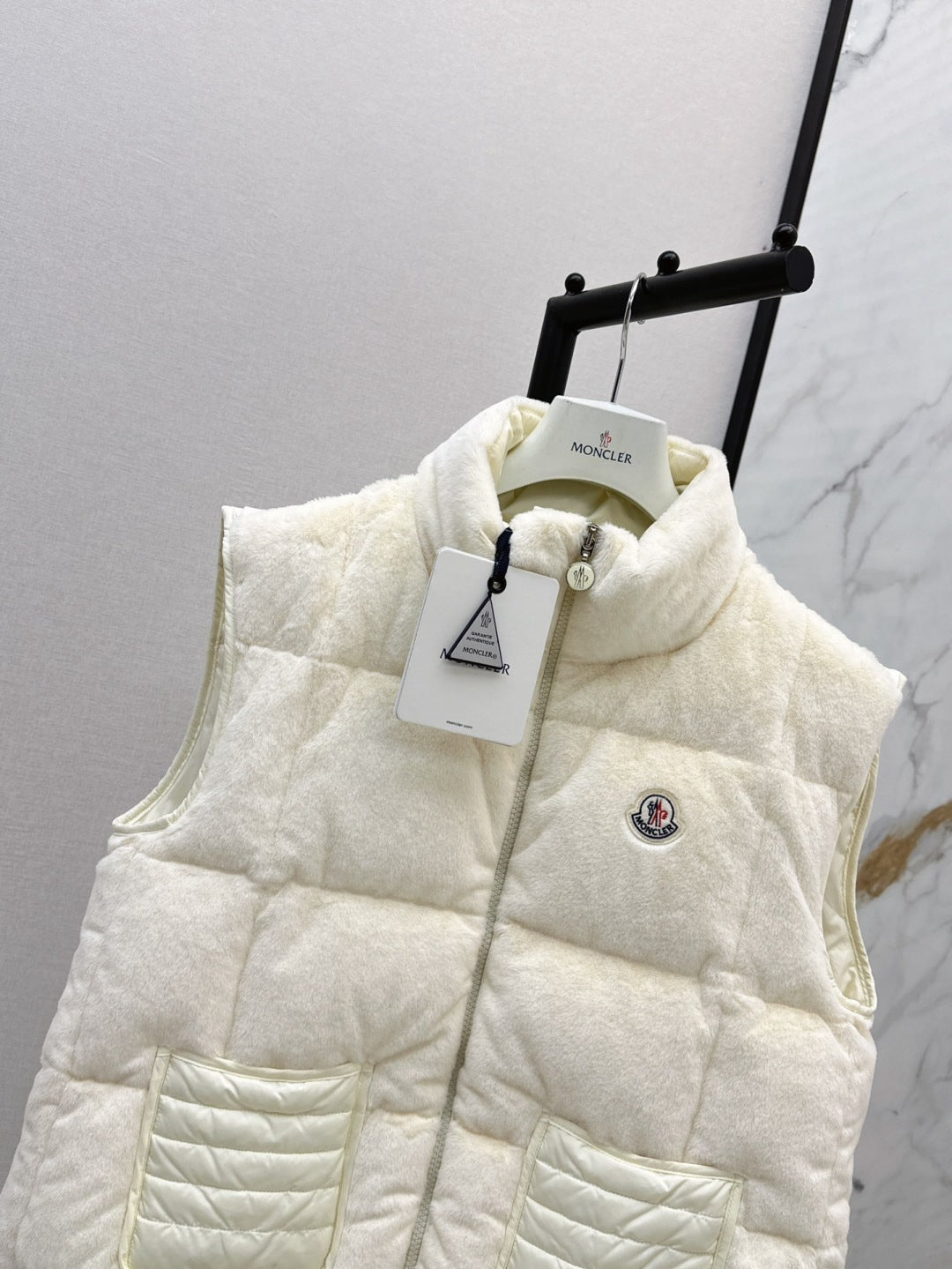 Monc 25fw down vest