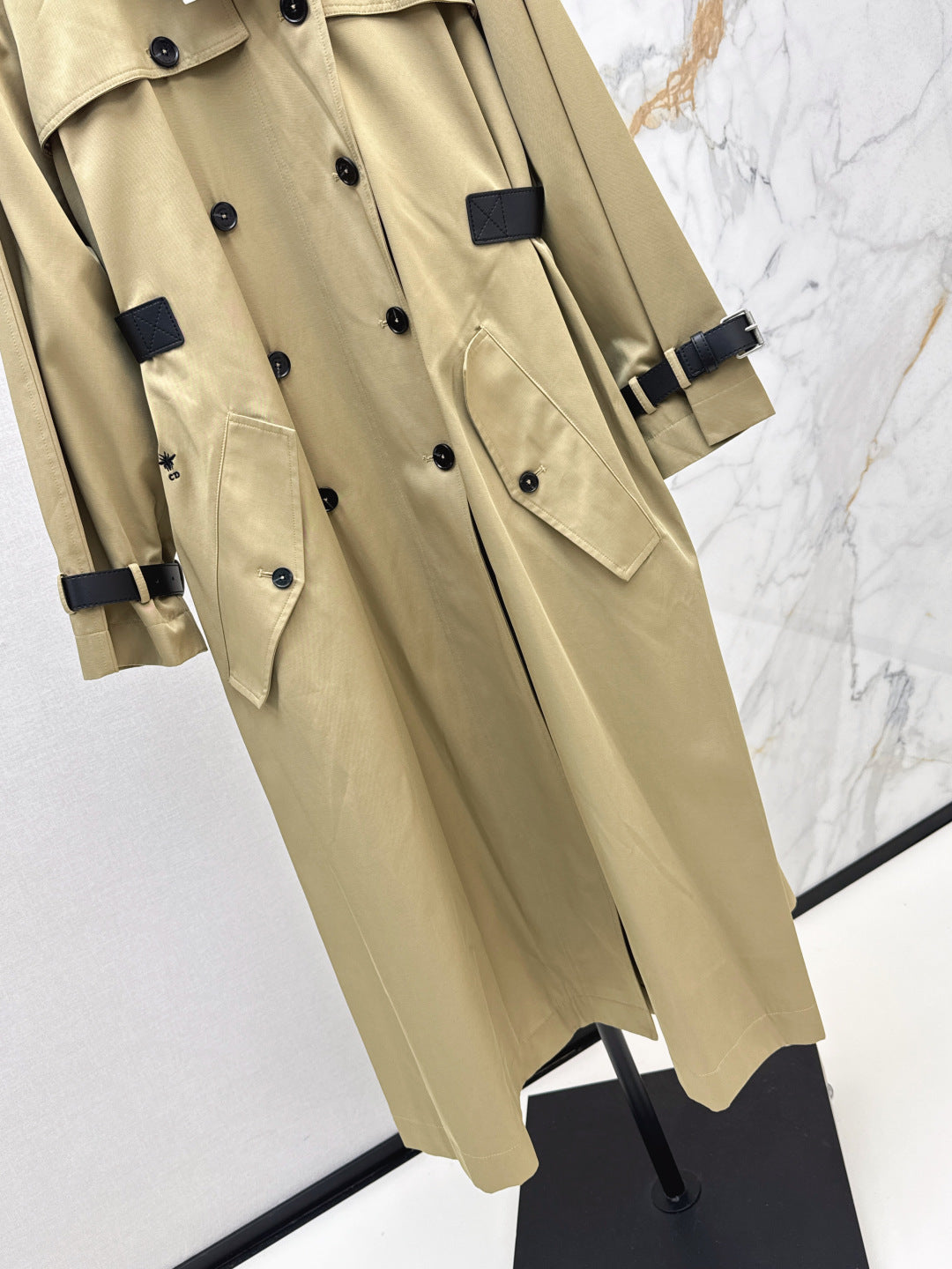 CD 25fw trench coat