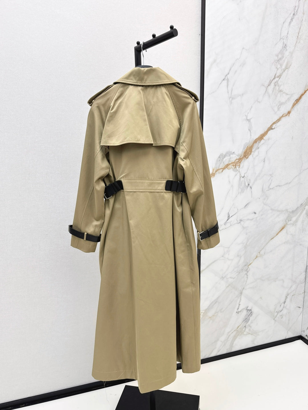 CD 25fw trench coat