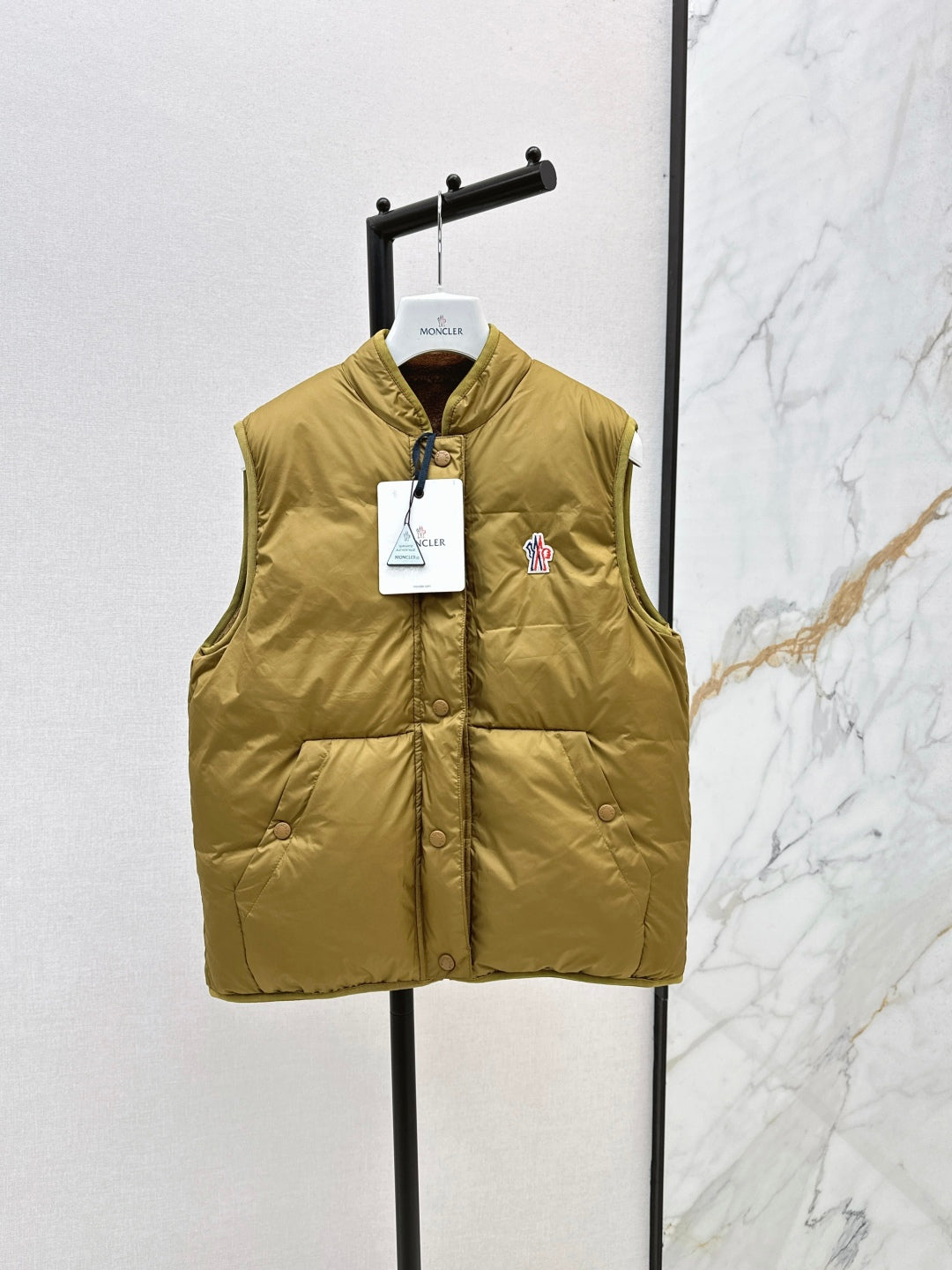 Monc 25fw reversible down vest