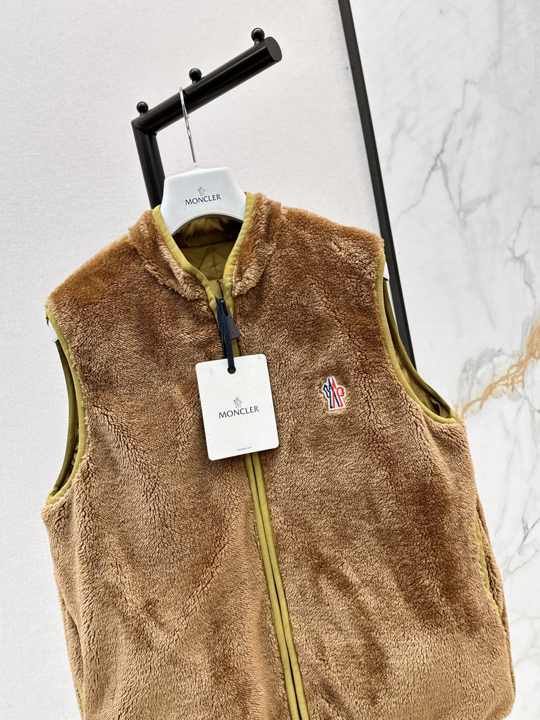 Monc 25fw reversible down vest