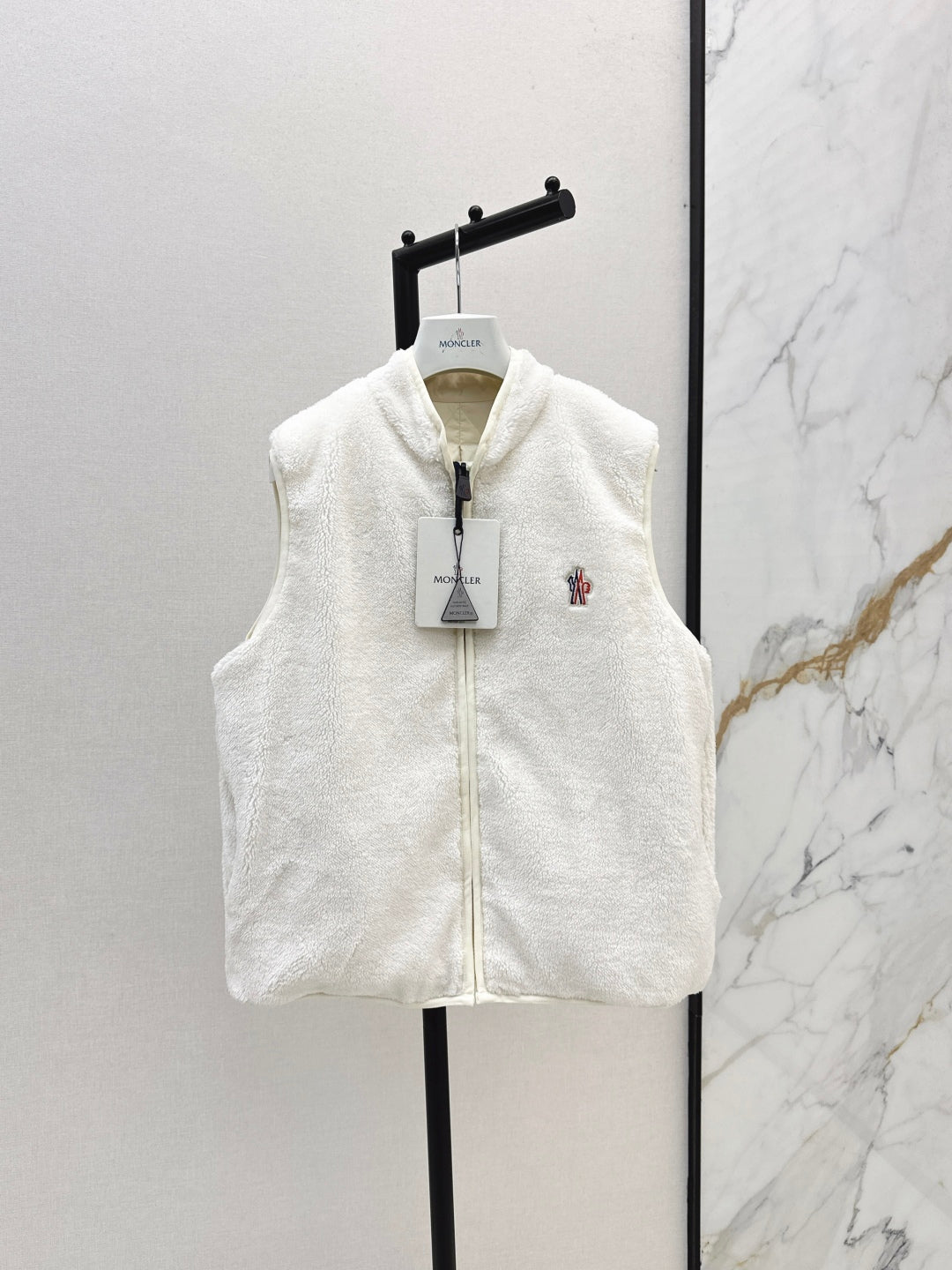 Monc 25fw reversible down vest
