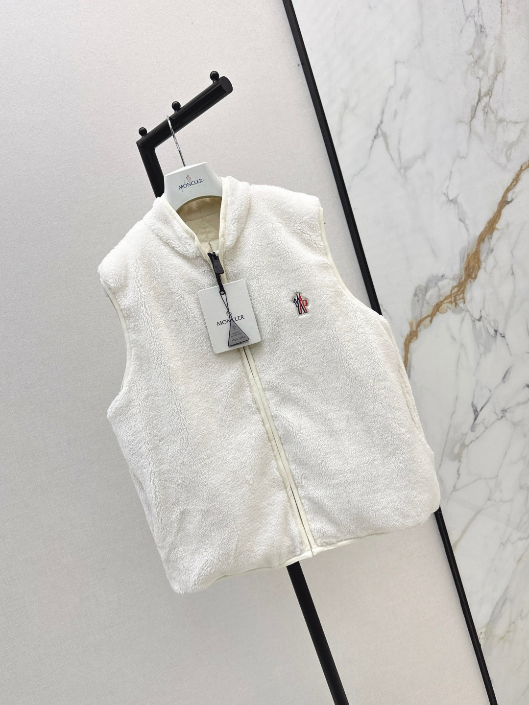 Monc 25fw reversible down vest