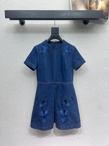 Guc 25fw embroidered dress
