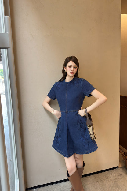 Guc 25fw embroidered dress