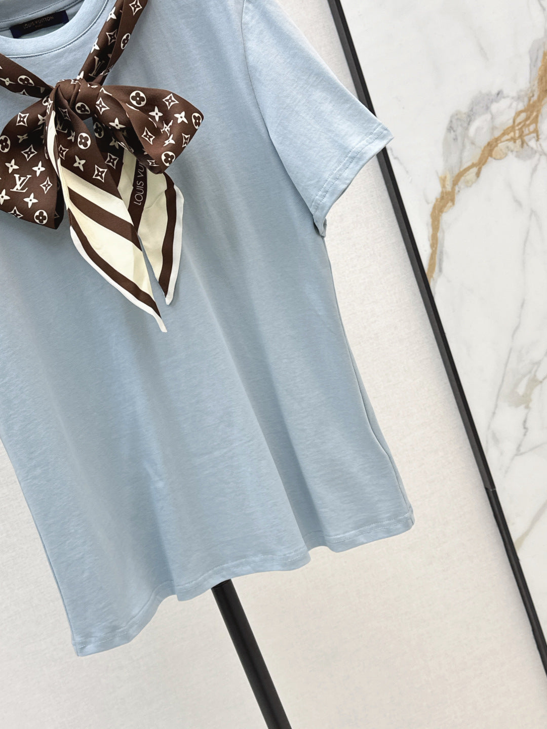 Louis 25fw scarf t-shirt
