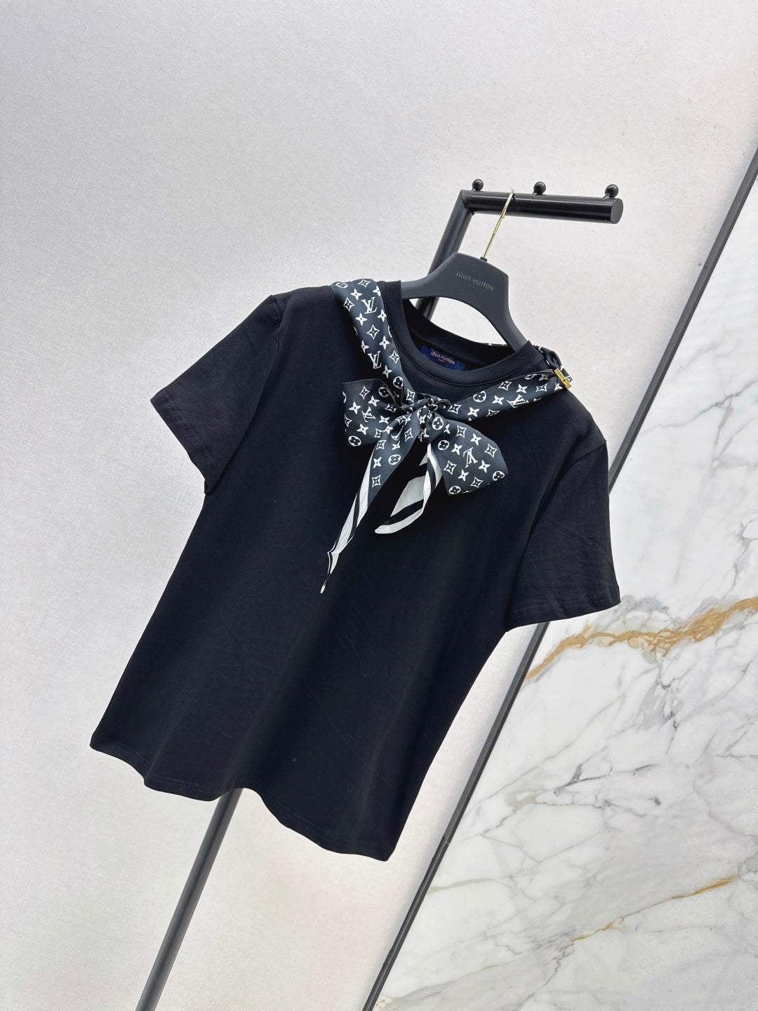 Louis 25fw scarf t-shirt