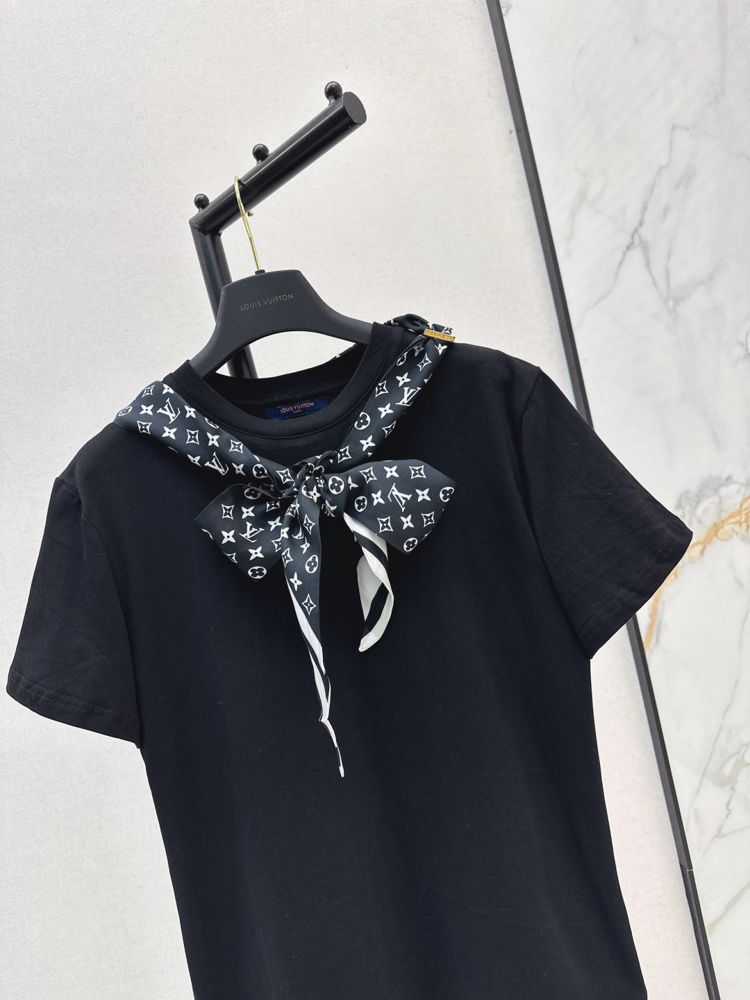 Louis 25fw scarf t-shirt