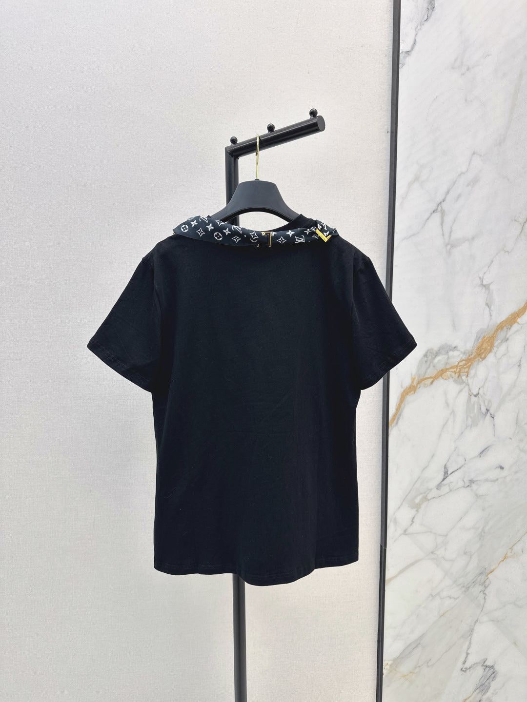 Louis 25fw scarf t-shirt