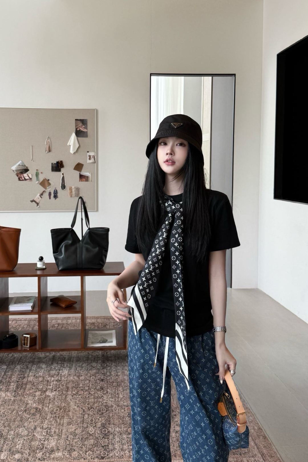 Louis 25fw scarf t-shirt