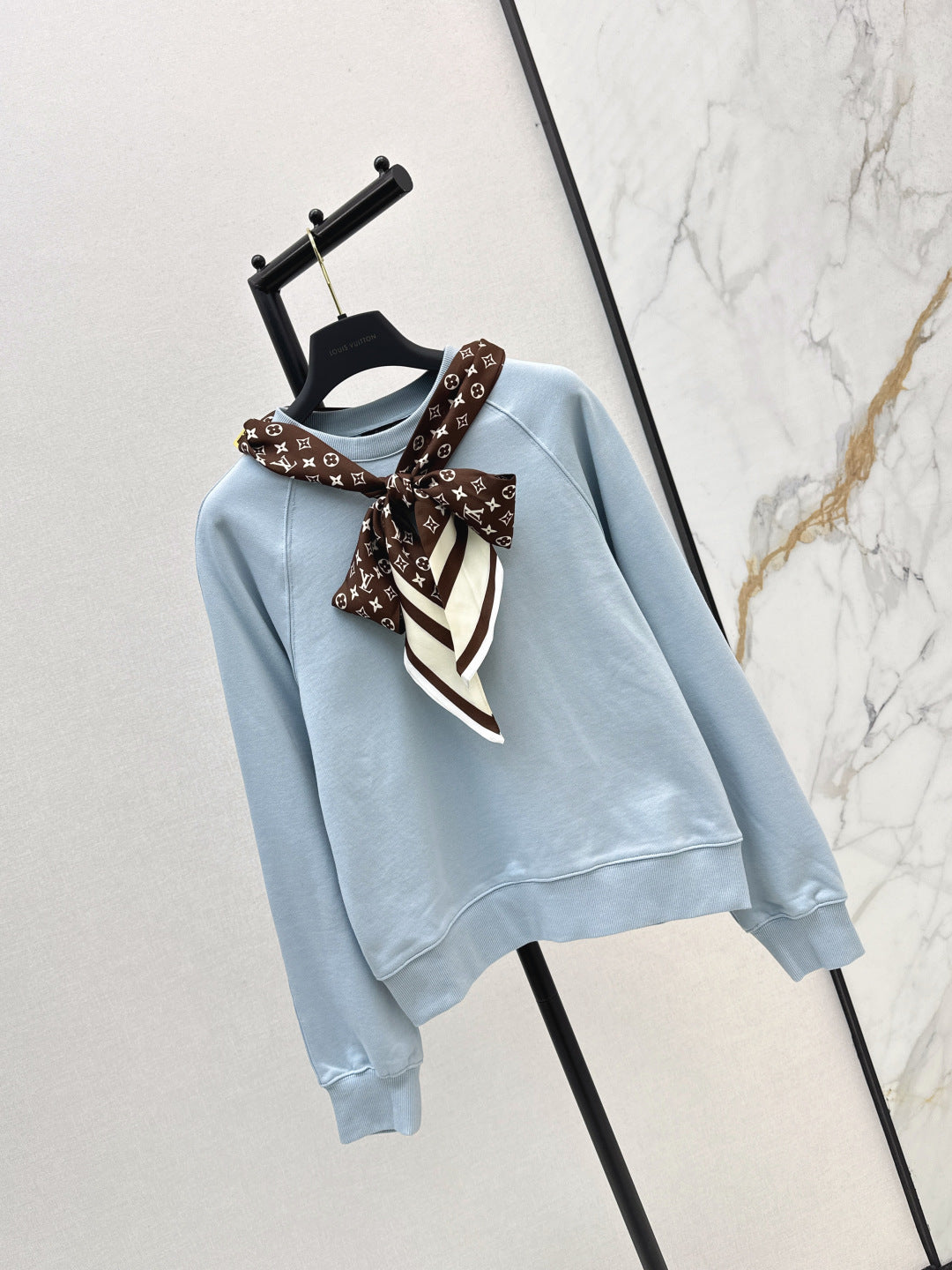 Louis 25fw scarf sweatshirt