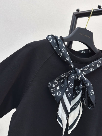 Louis 25fw scarf sweatshirt