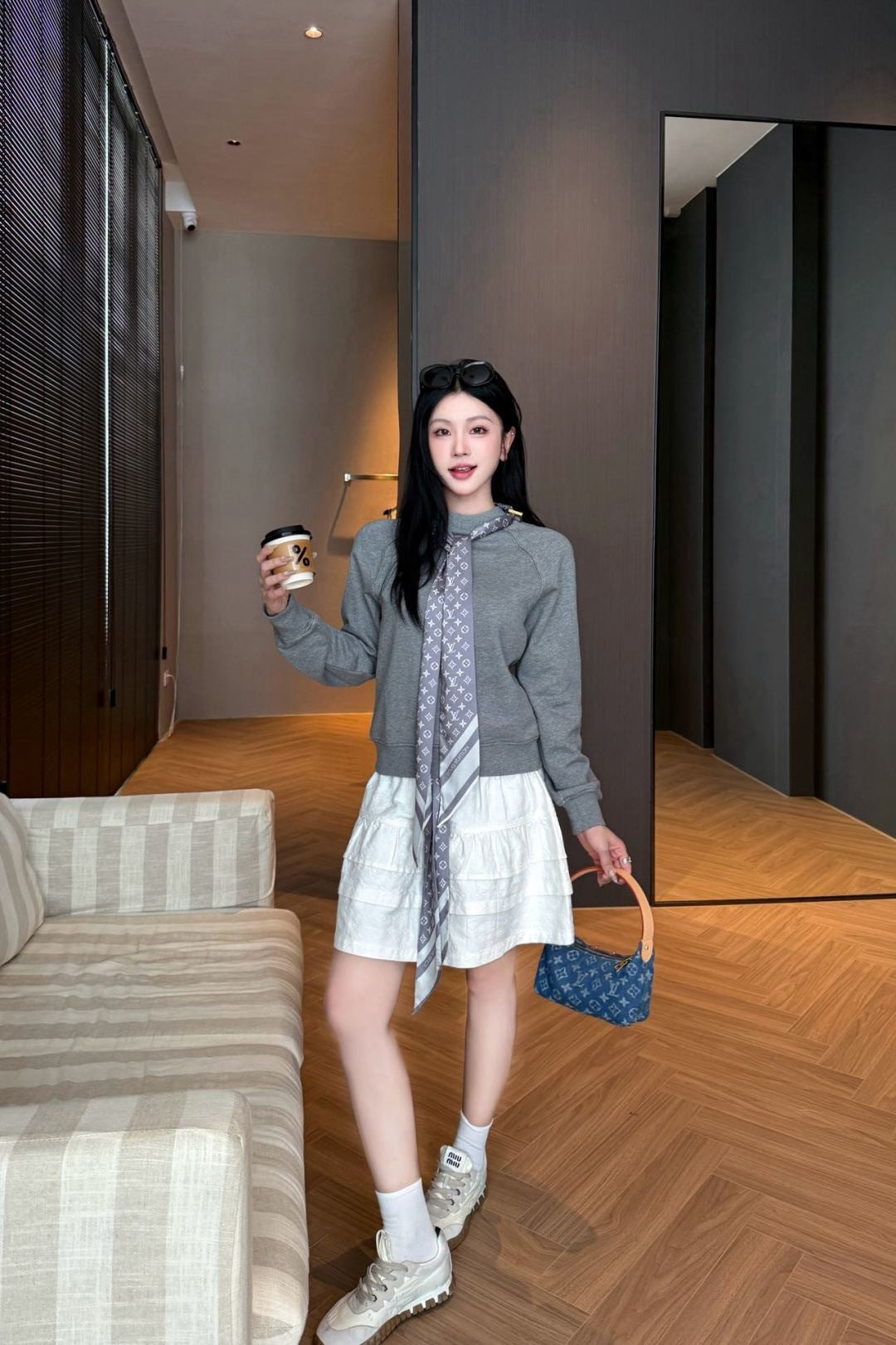 Louis 25fw scarf sweatshirt