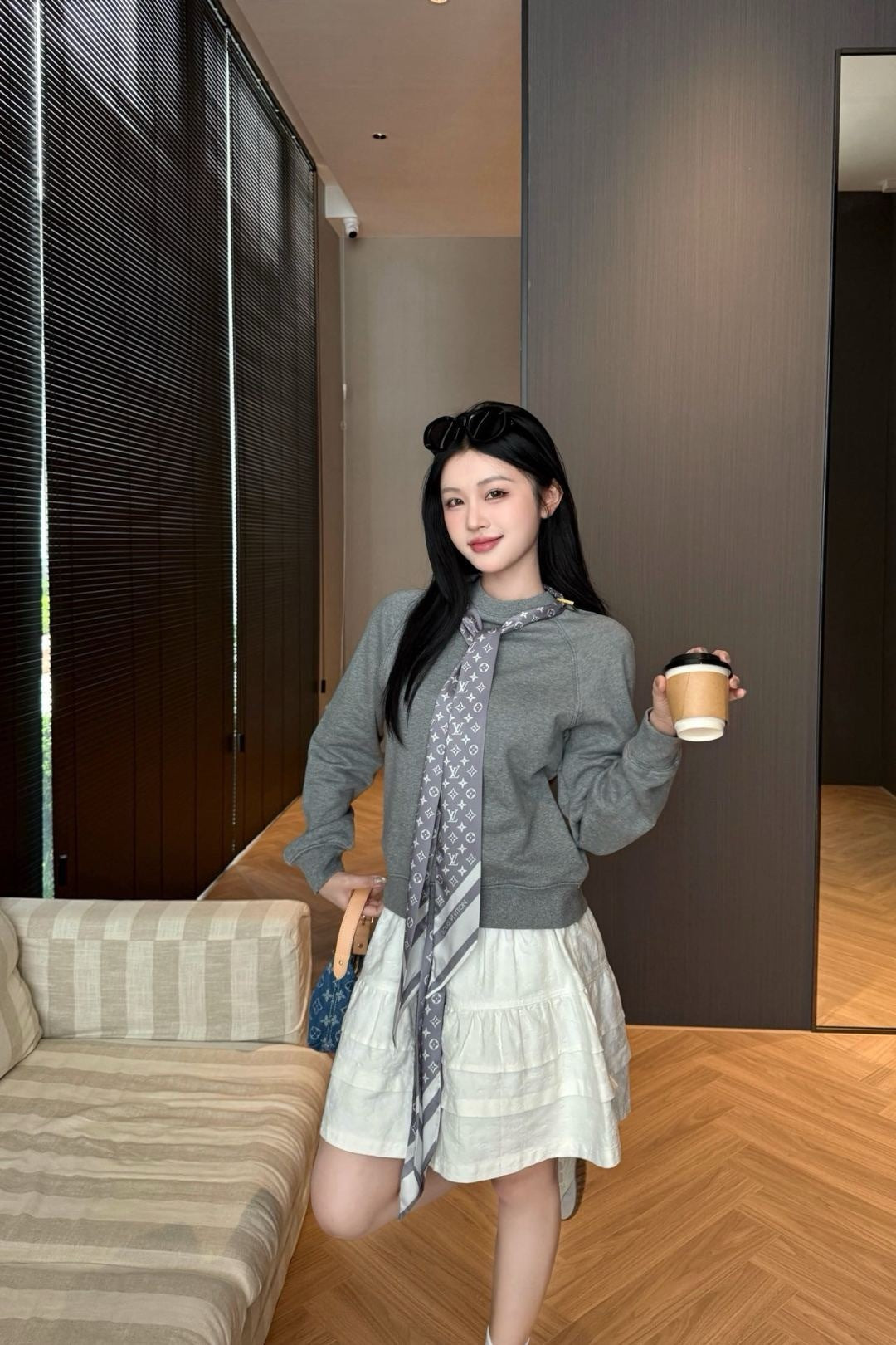 Louis 25fw scarf sweatshirt