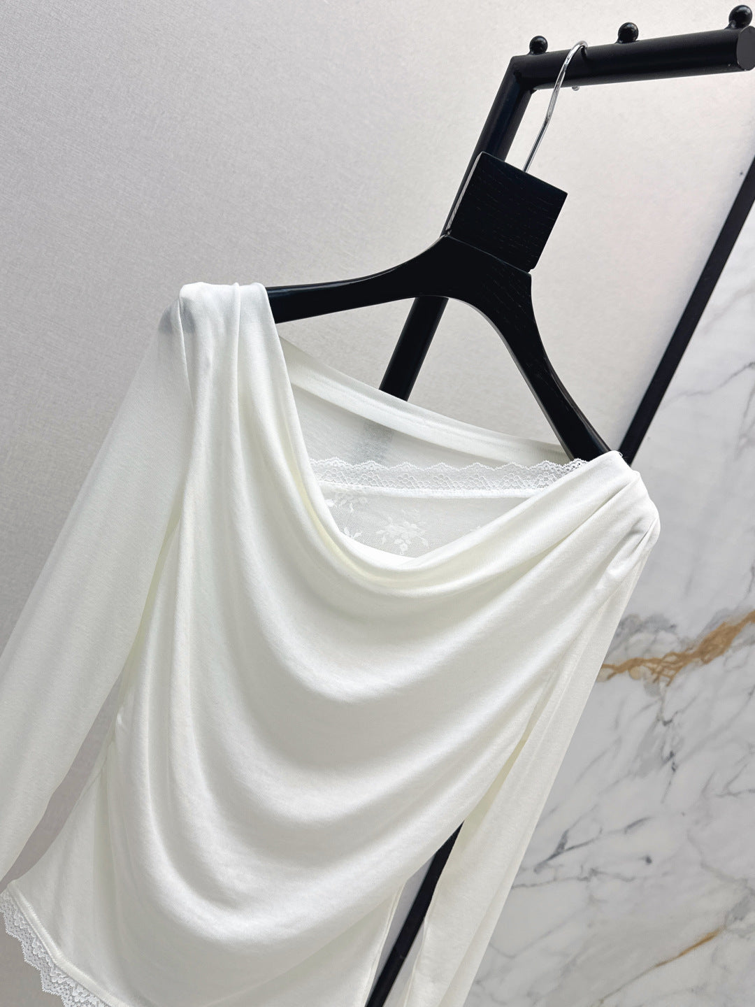 Miu 25fw off-shoulder shirt