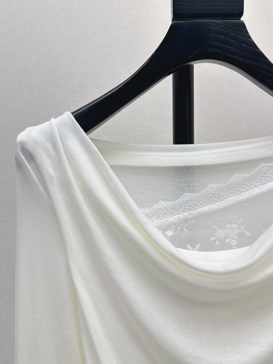 Miu 25fw off-shoulder shirt