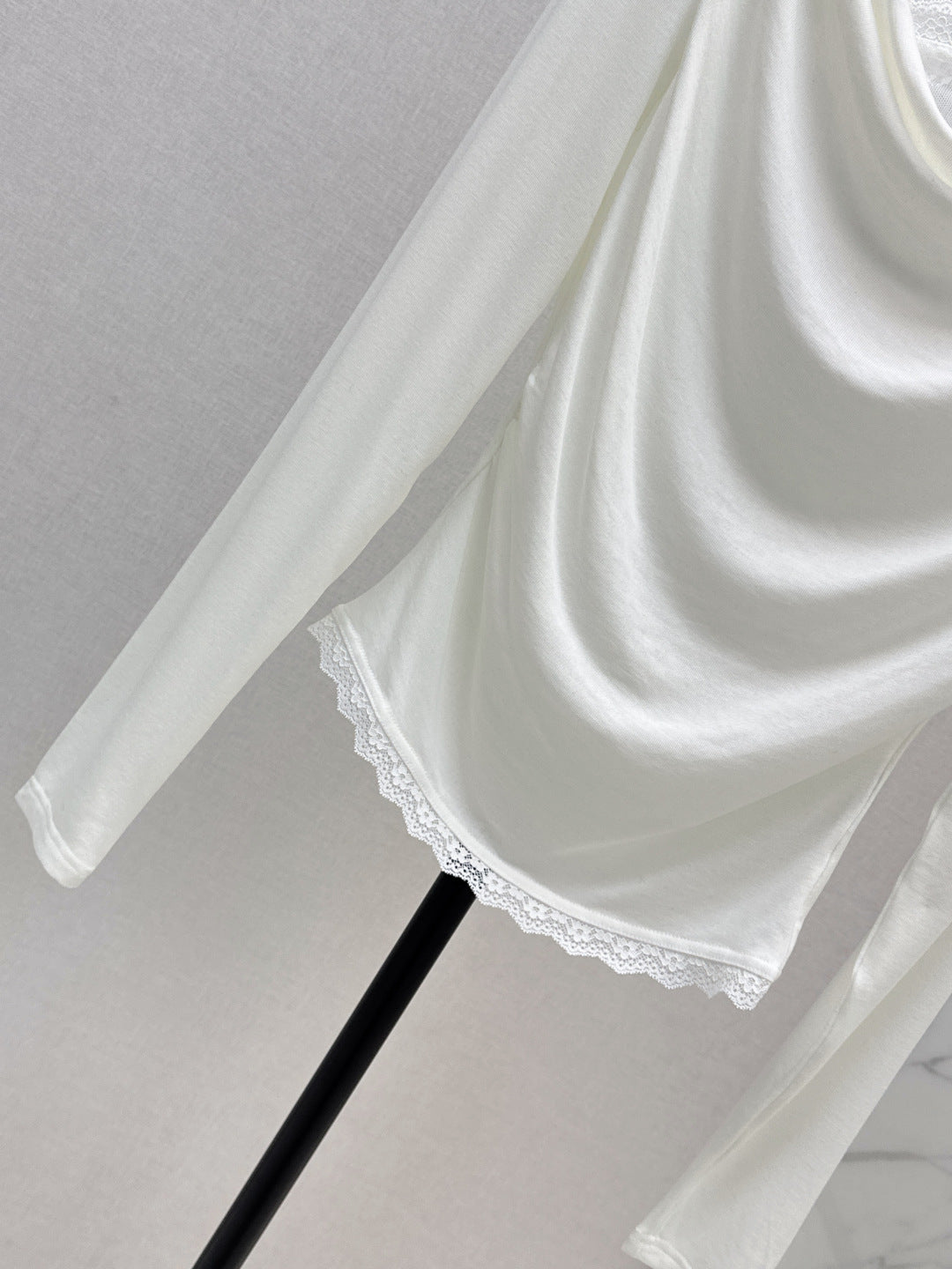 Miu 25fw off-shoulder shirt