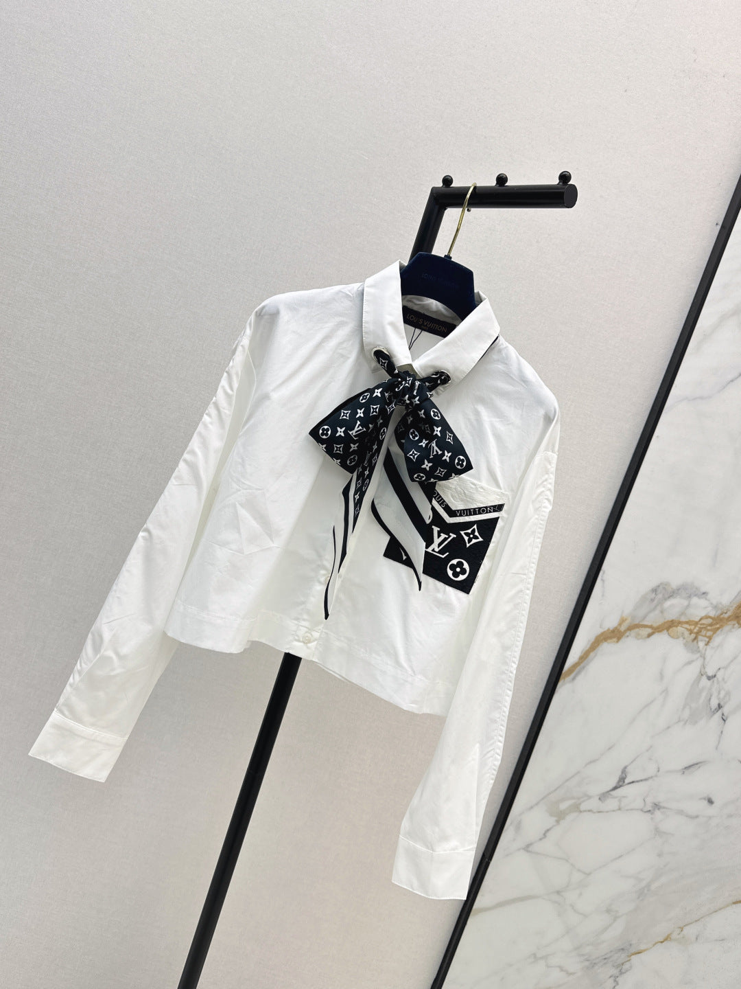 Louis 25fw scarf shirt