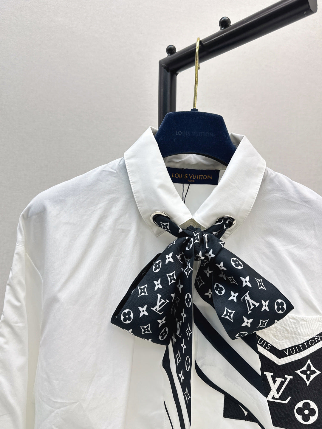 Louis 25fw scarf shirt