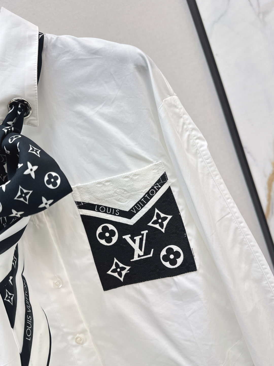 Louis 25fw scarf shirt