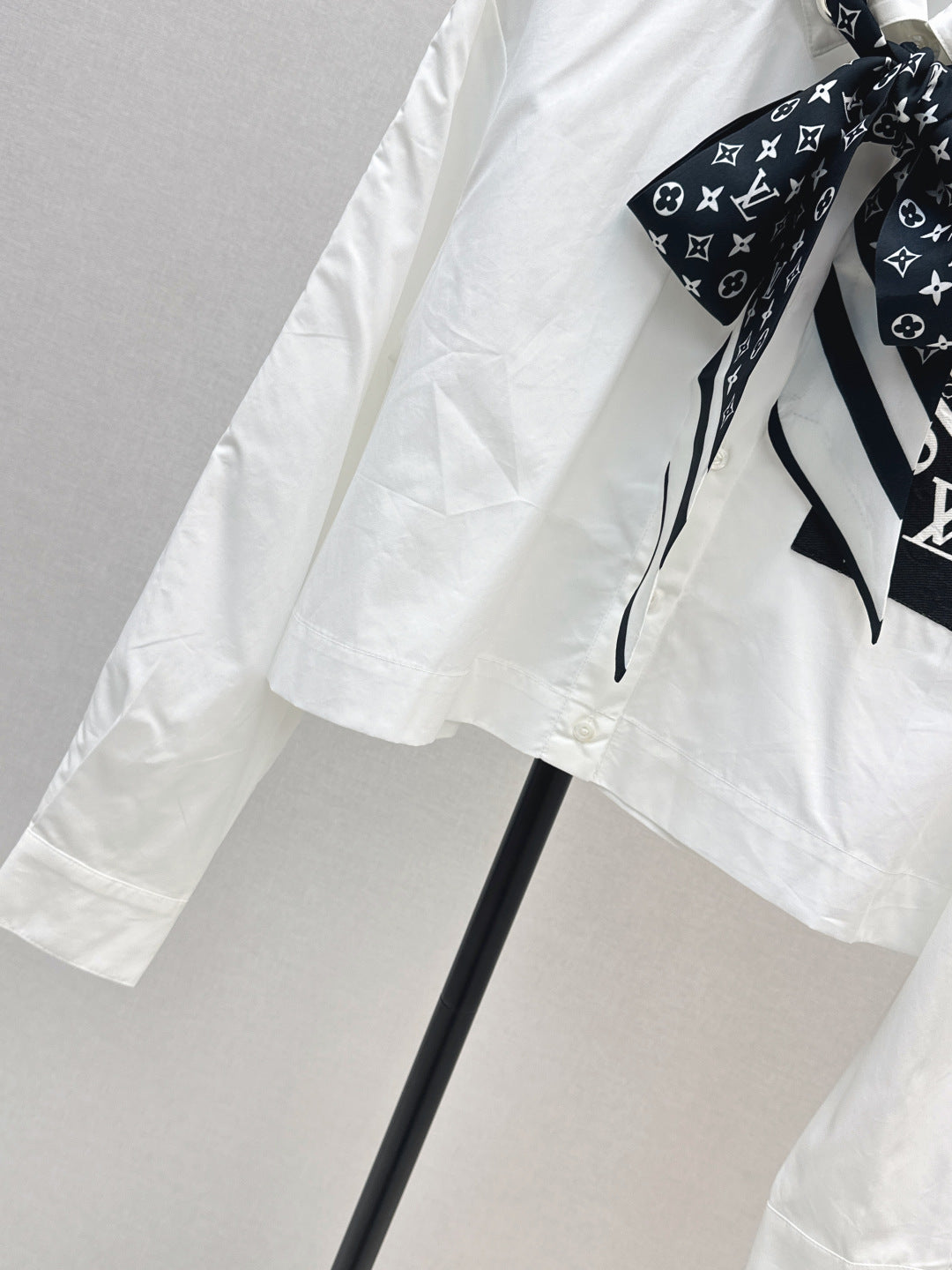 Louis 25fw scarf shirt