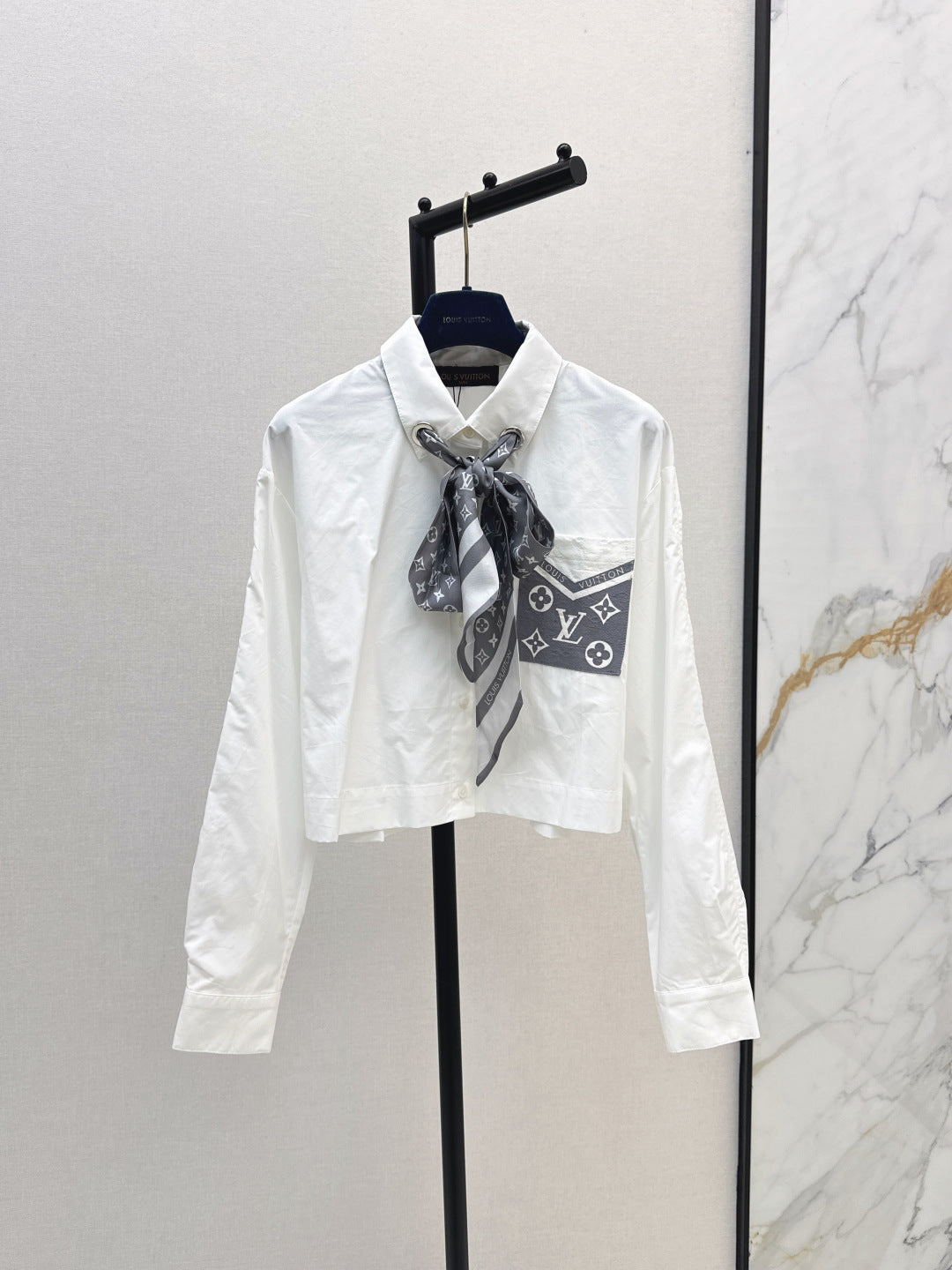 Louis 25fw scarf shirt