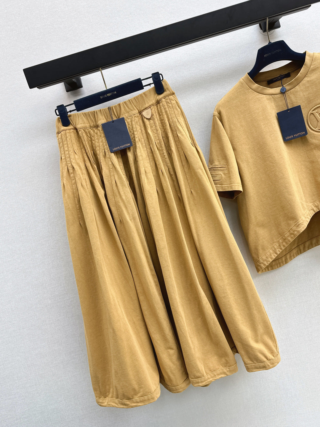 Louis 25fw pleated skirt