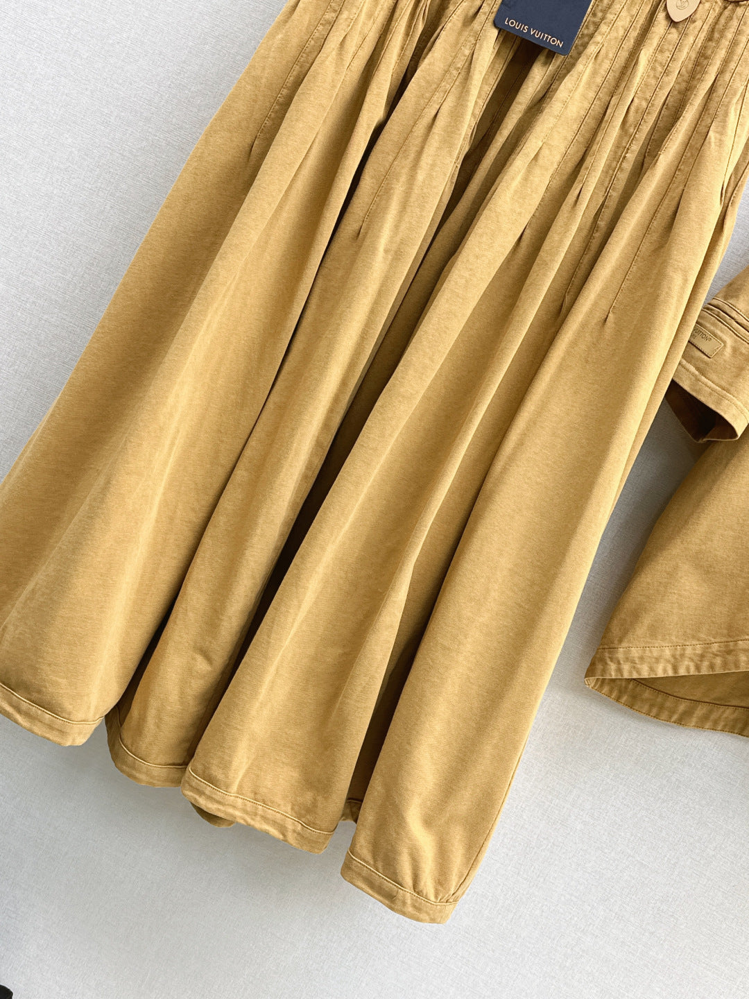 Louis 25fw pleated skirt