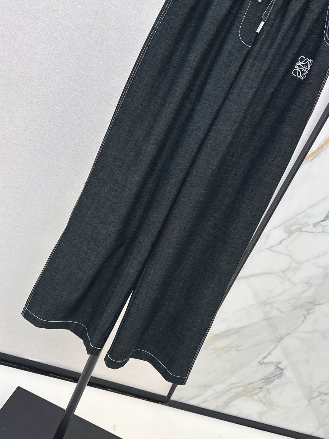 Loe 25fw embroidered jeans