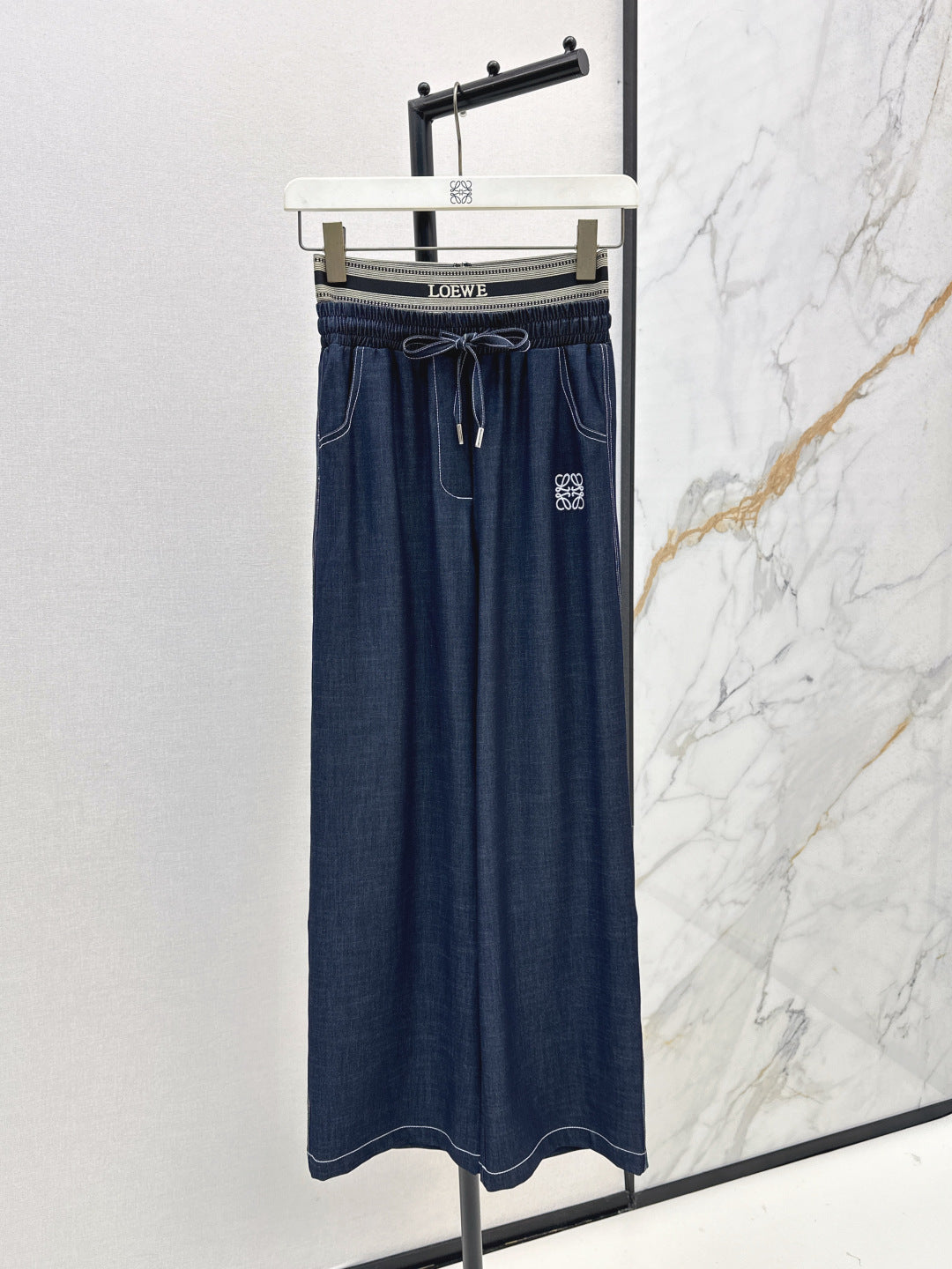 Loe 25fw embroidered jeans
