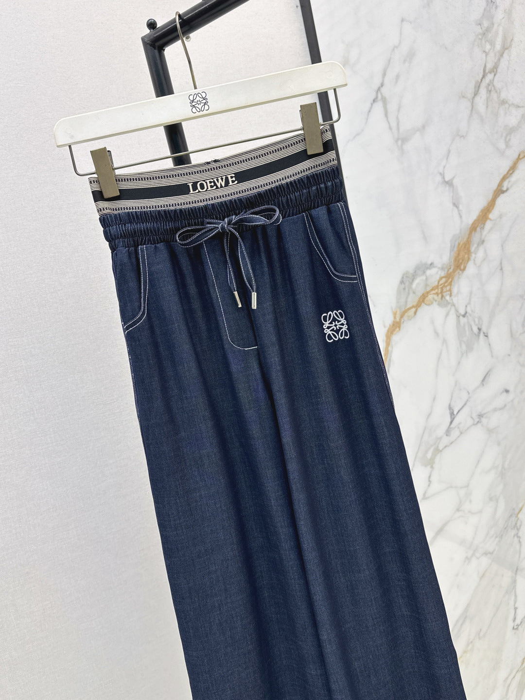 Loe 25fw embroidered jeans