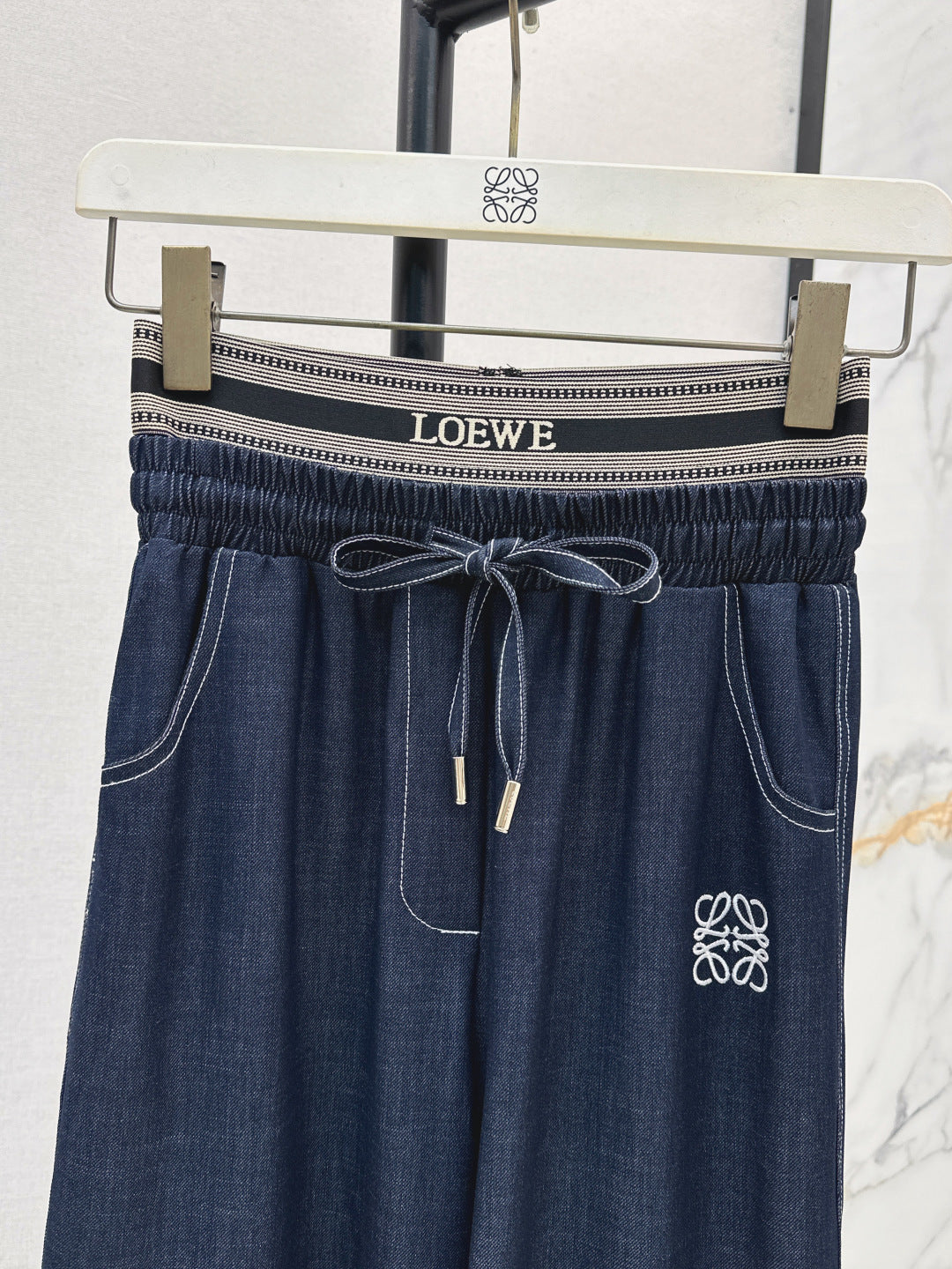 Loe 25fw embroidered jeans