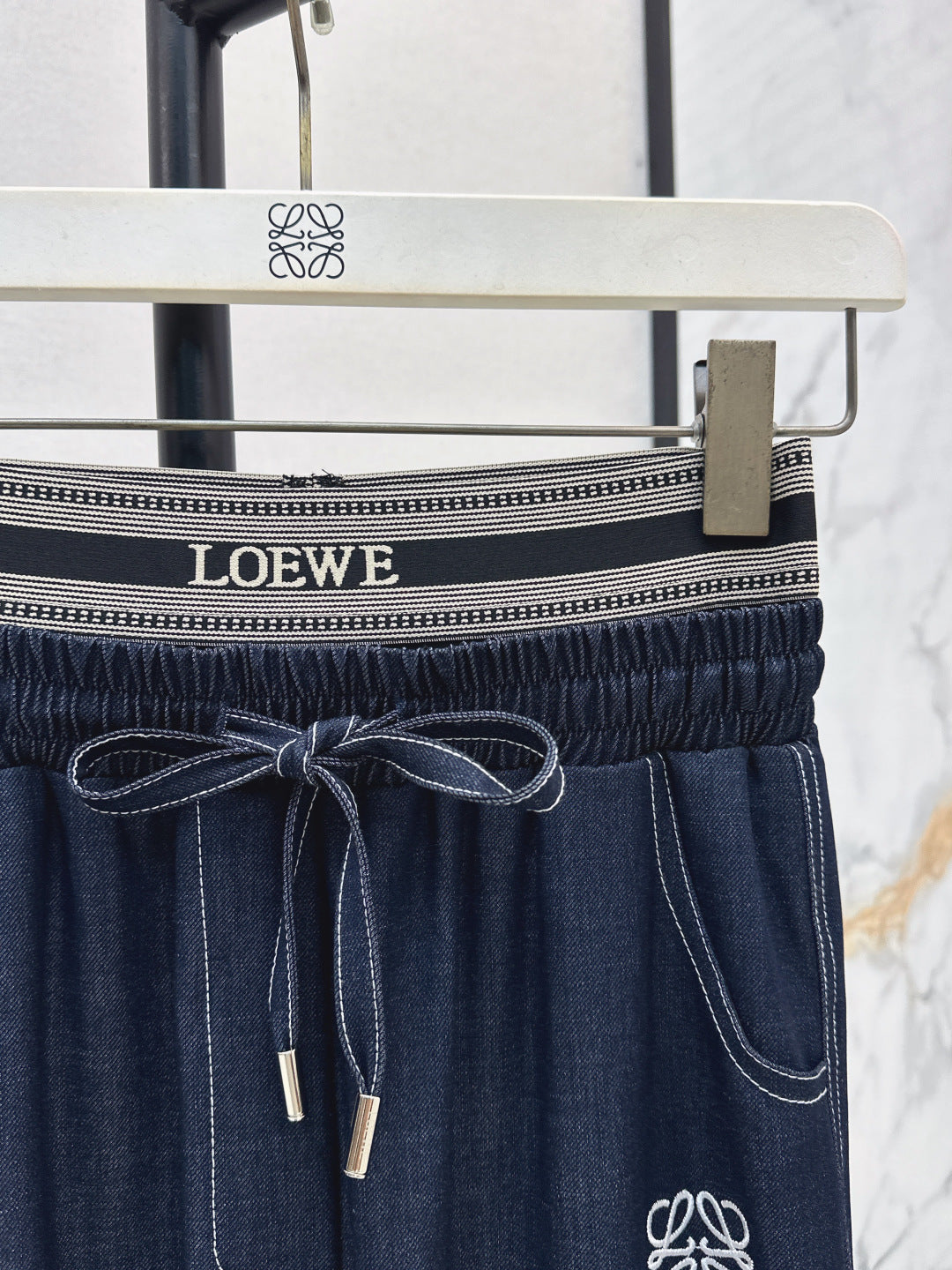 Loe 25fw embroidered jeans