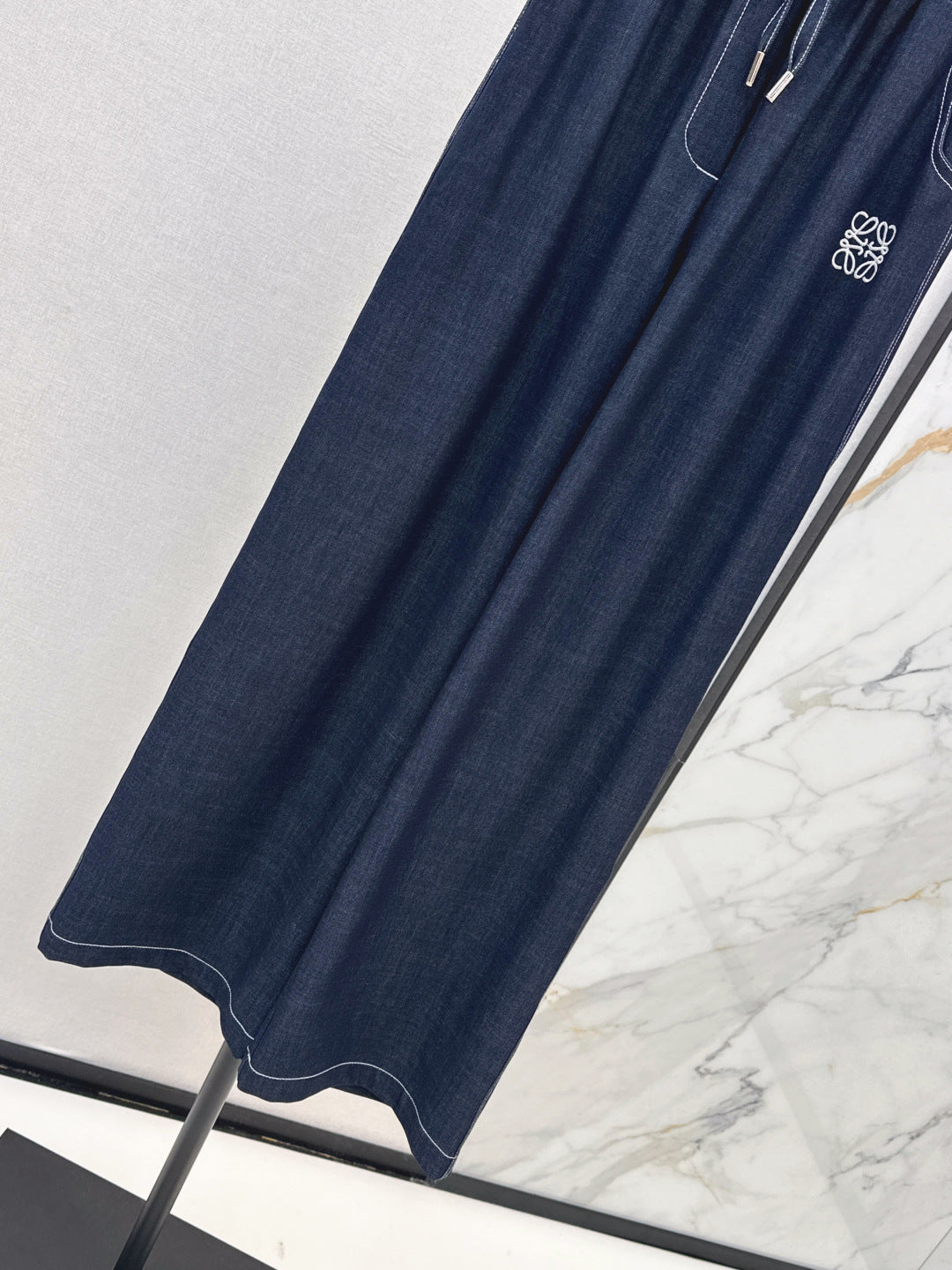 Loe 25fw embroidered jeans