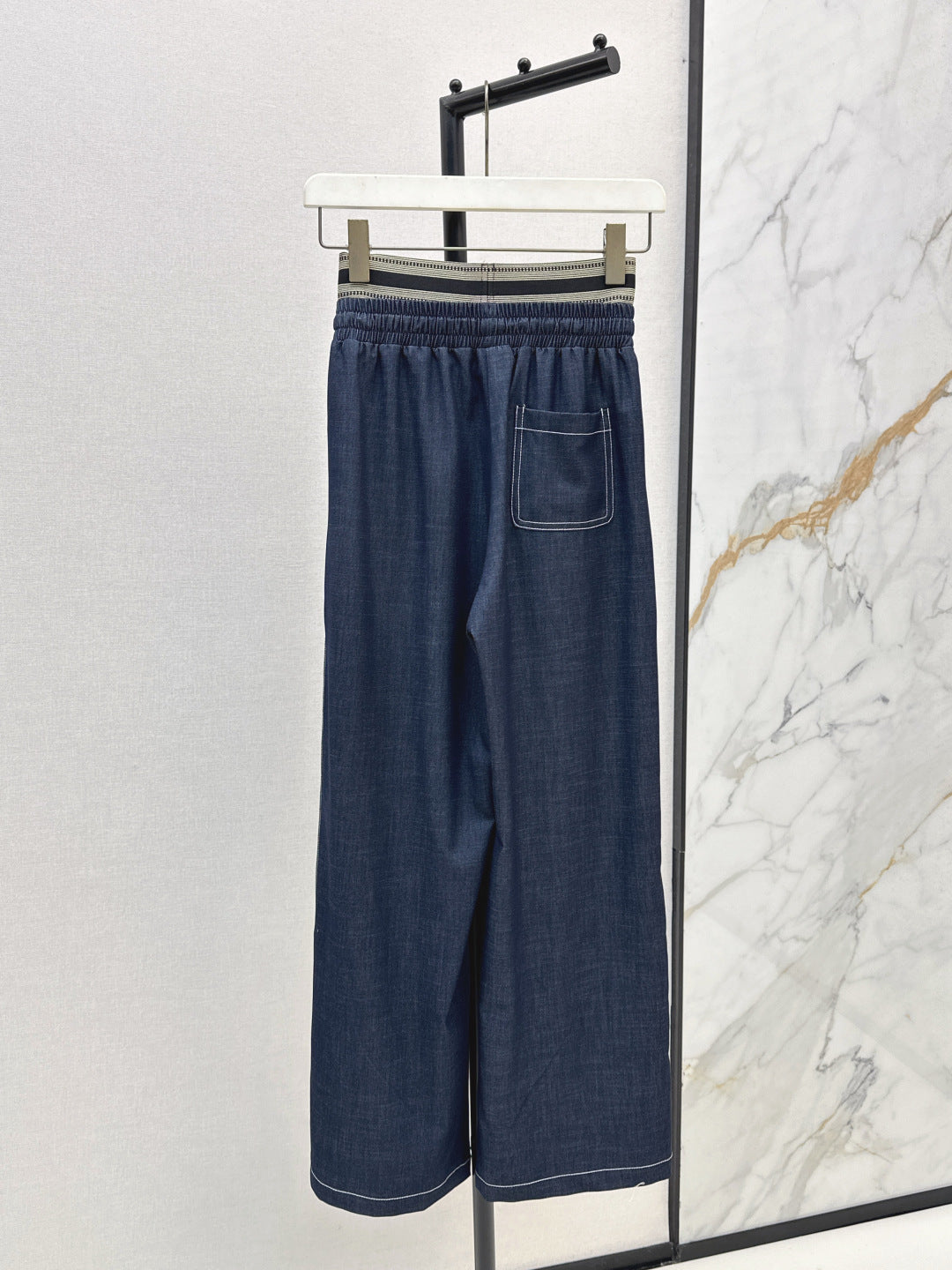 Loe 25fw embroidered jeans