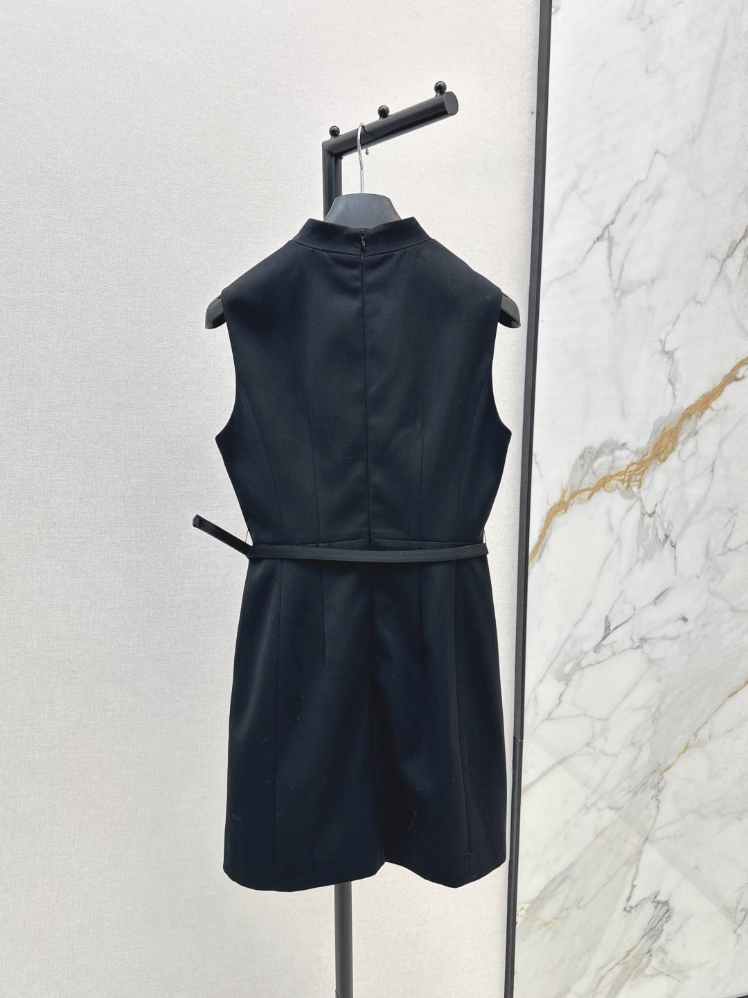 CD 25fw sleeveless dress