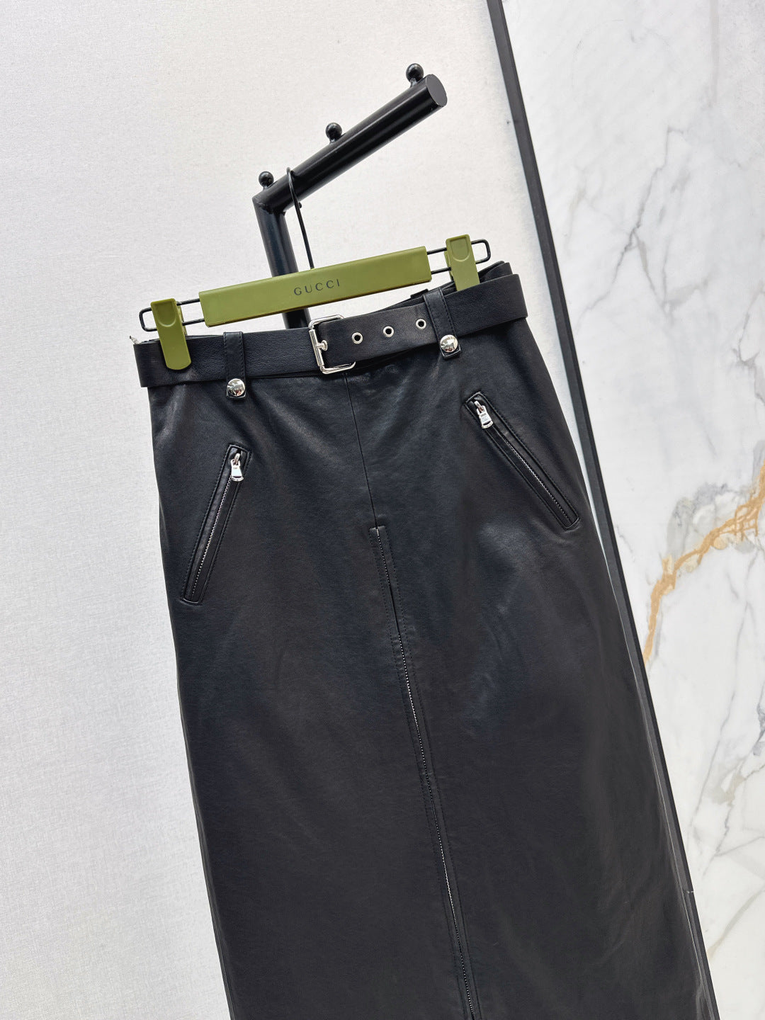 Guc 25fw leather skirt