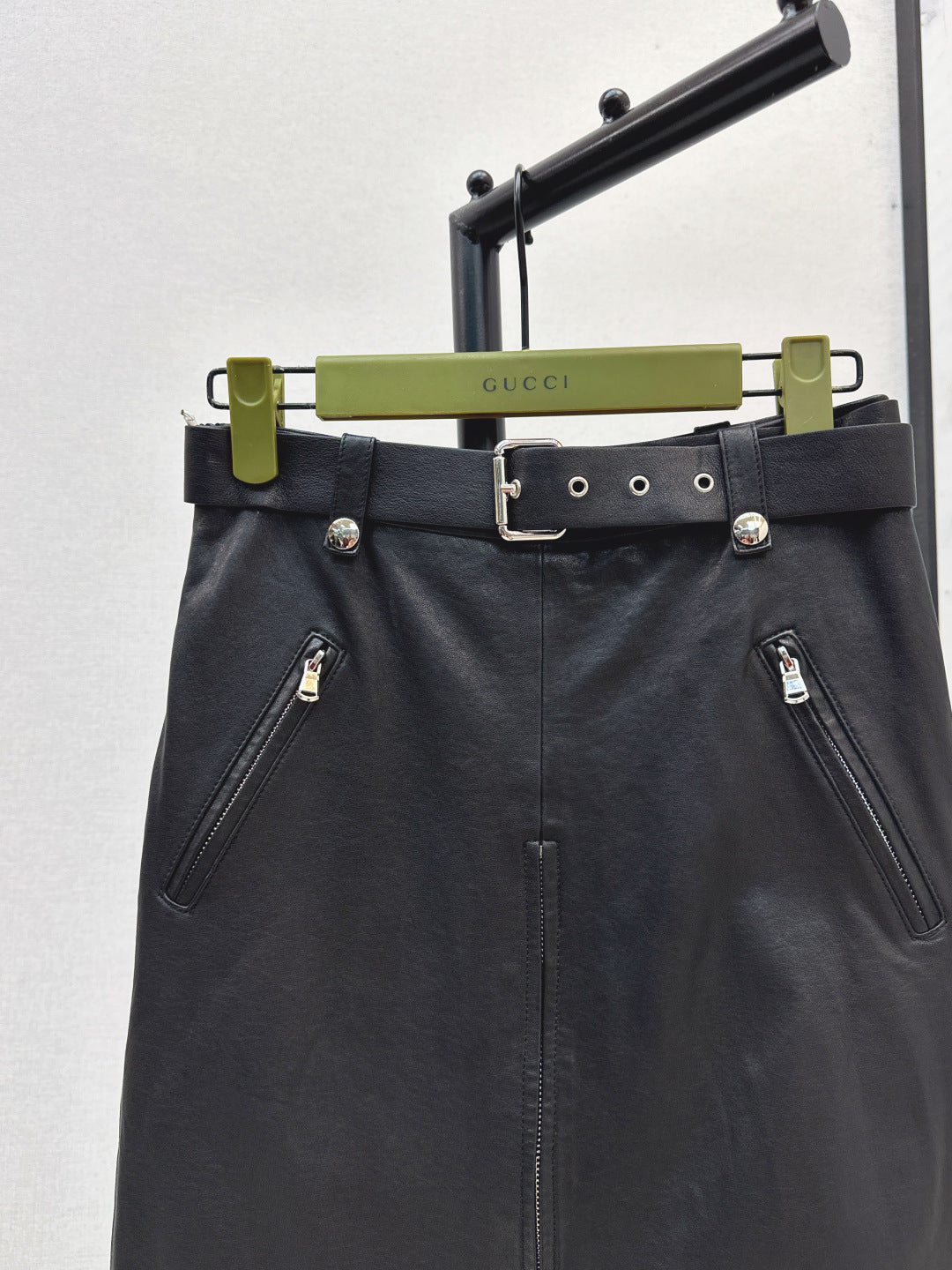 Guc 25fw leather skirt