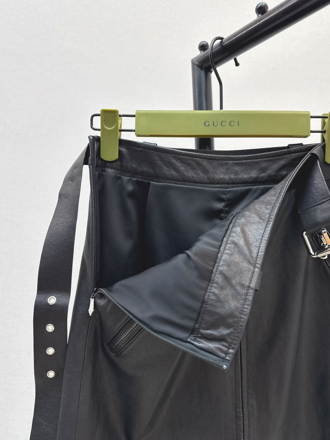 Guc 25fw leather skirt