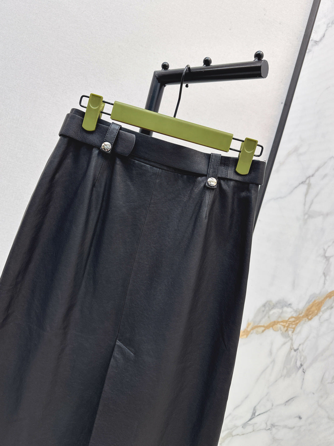 Guc 25fw leather skirt